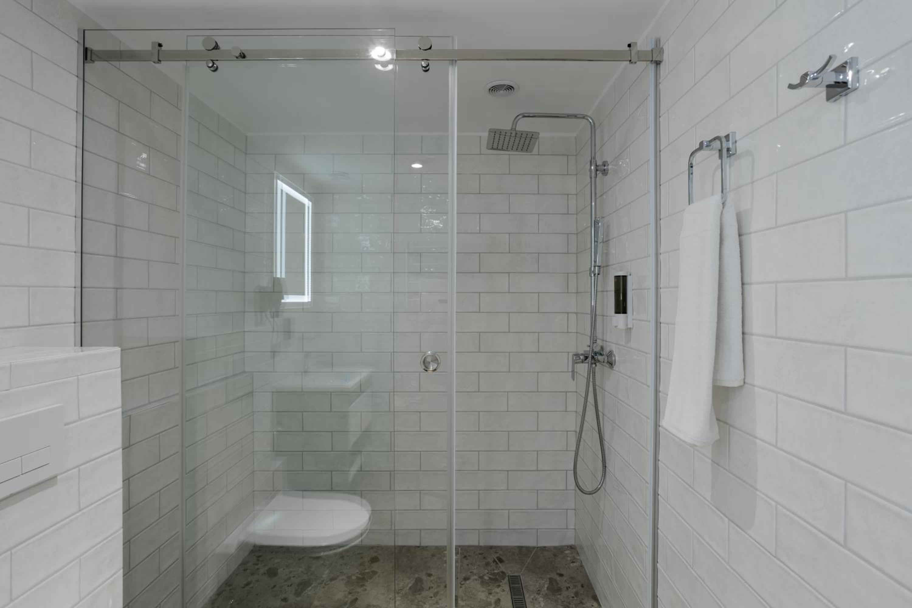 Two-Bedroom Deluxe Apartment with Garden View