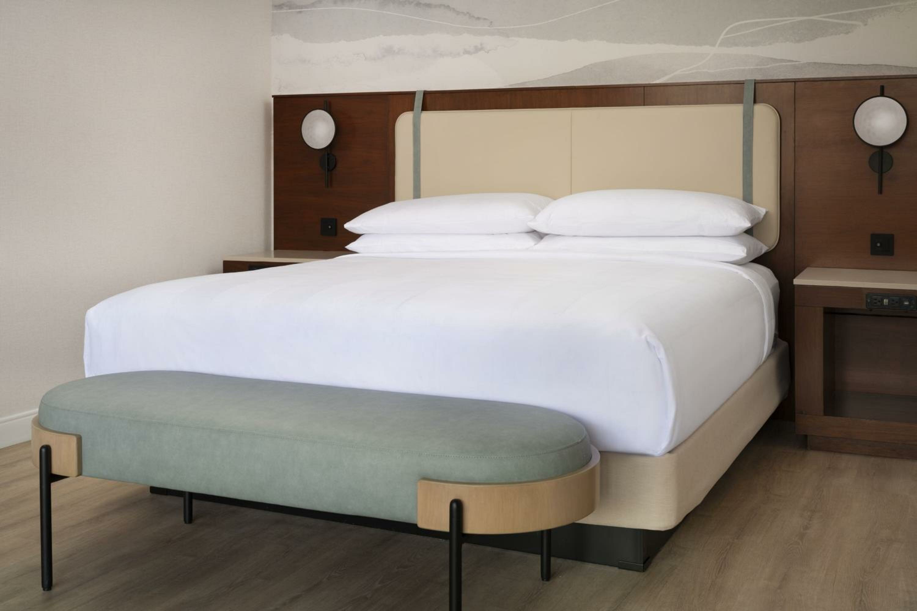 King Junior Corner Suite with Harbor View