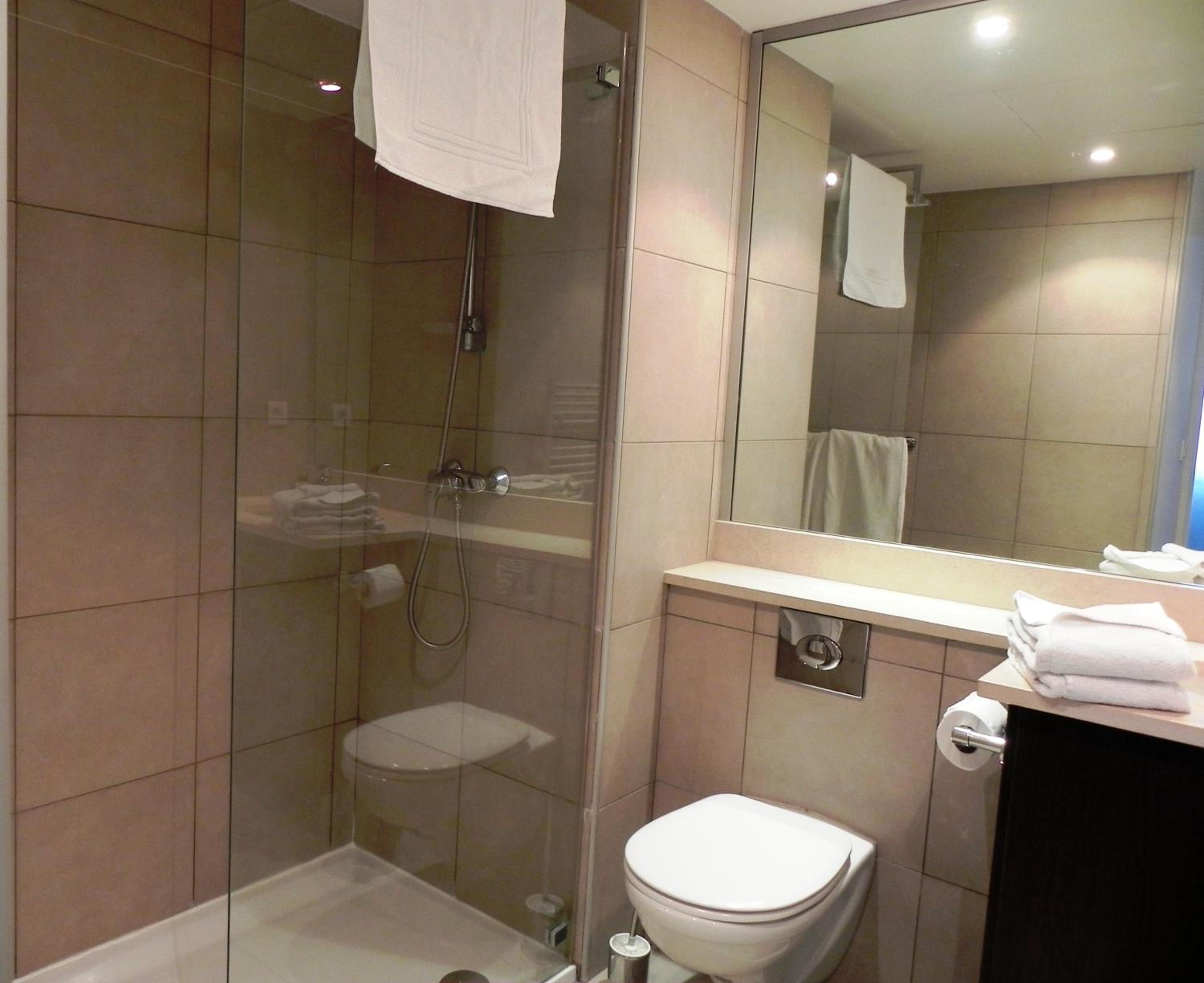 Superior One-Bedroom Apartment (3 Adults)