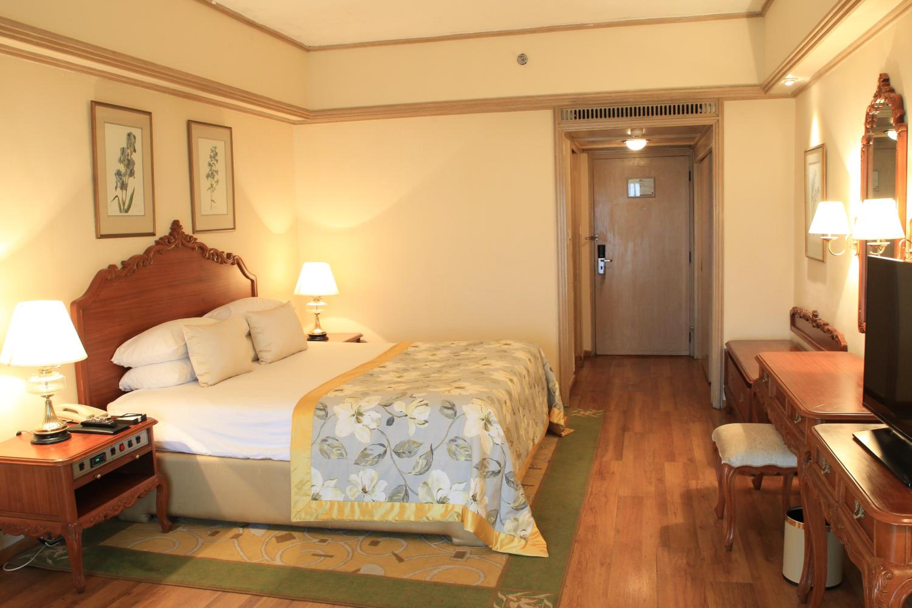 One-Bedroom Luxury Suite with Ocean View