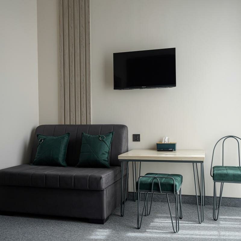 Классический двухместный с одной кроватью и диваном