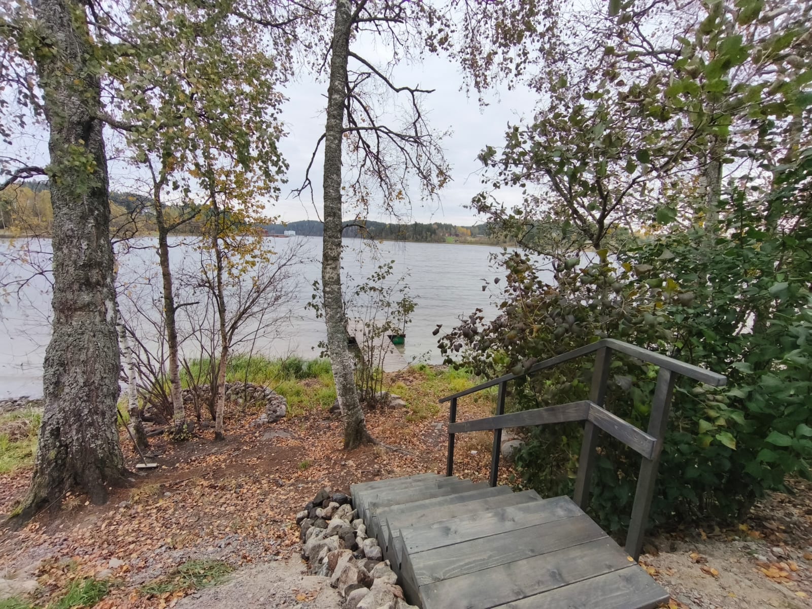 Дом на берегу озера