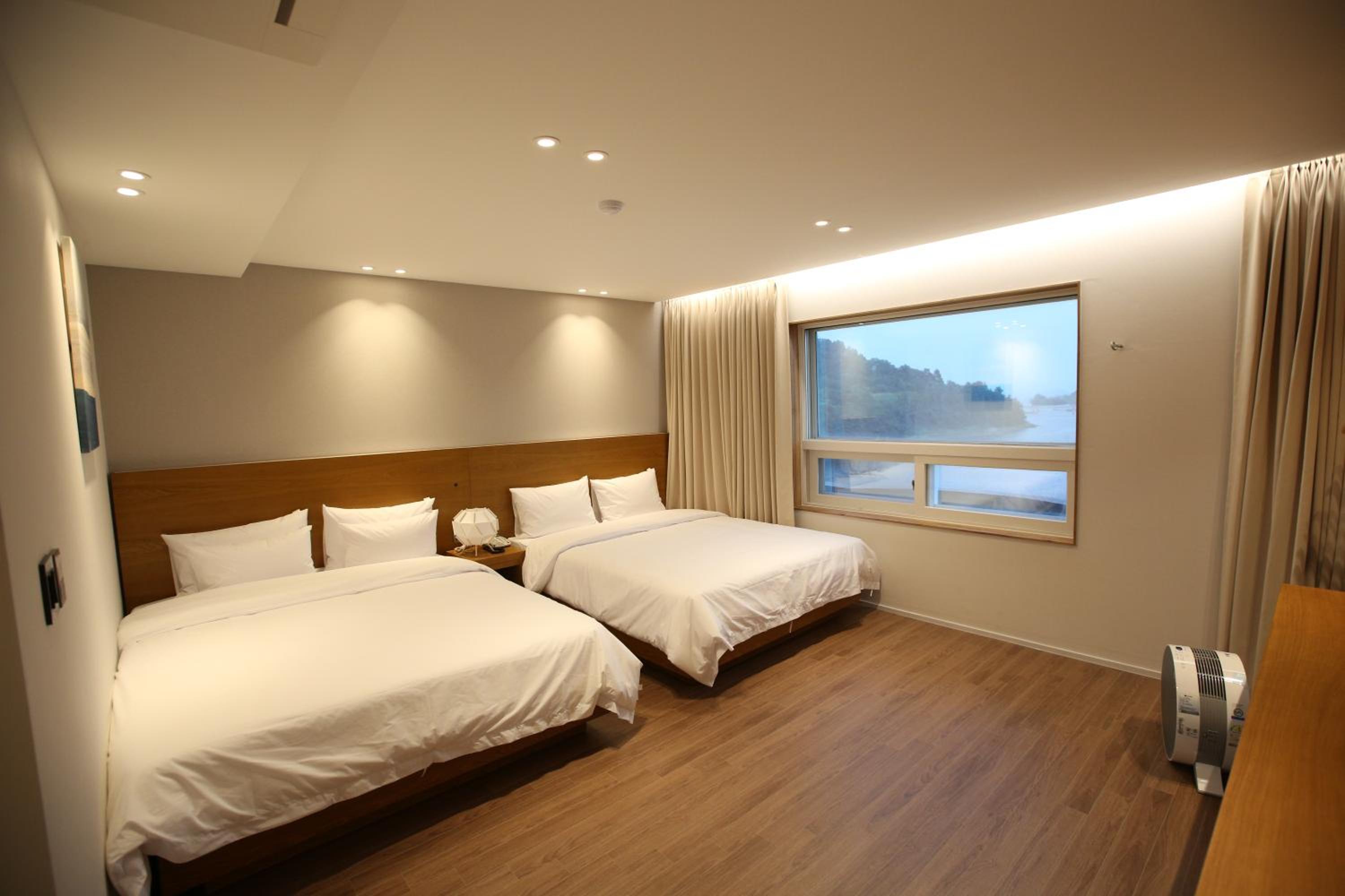 Deluxe Twin Room with Sea View