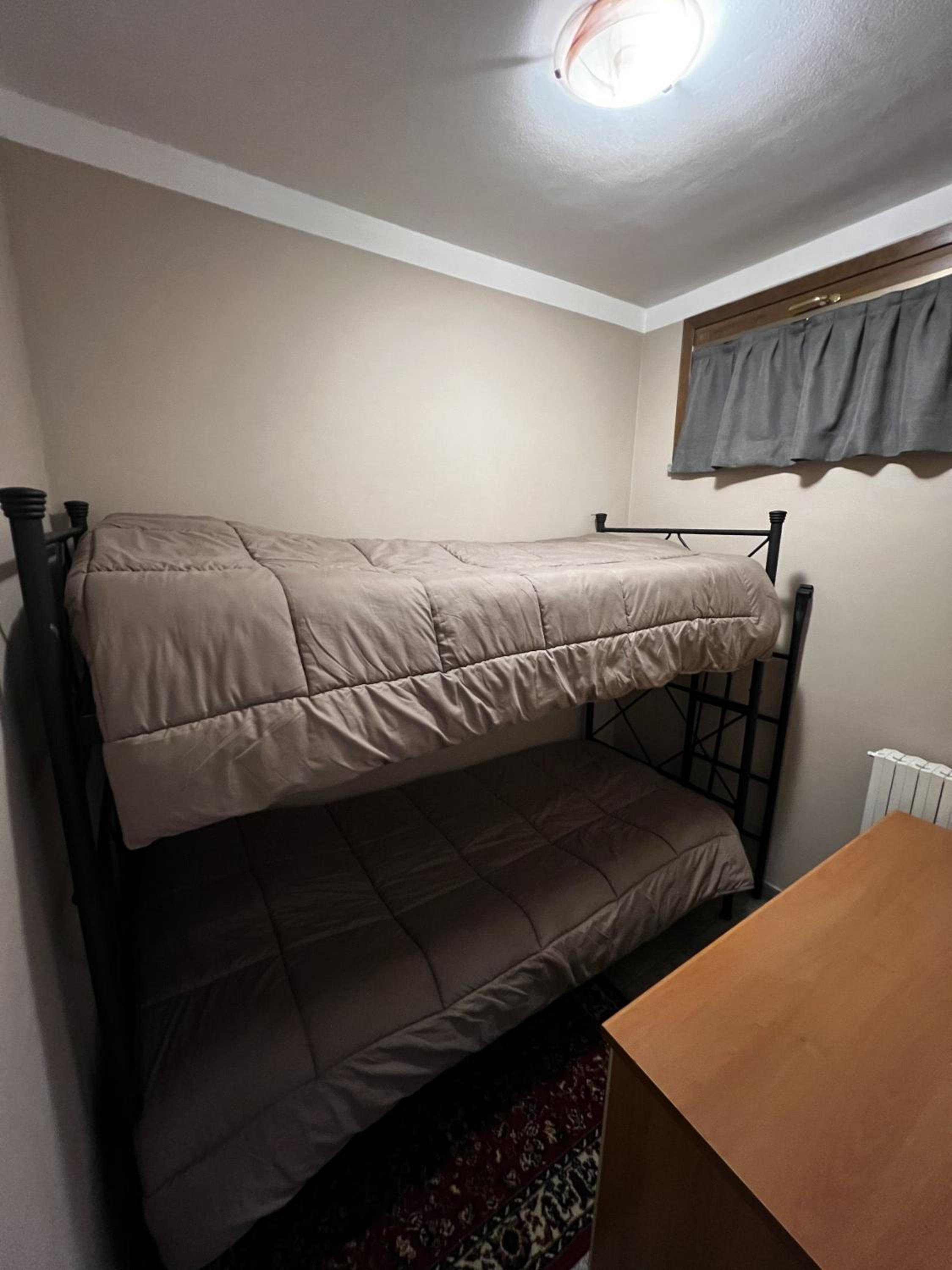 One-Bedroom Apartment with Mountain View