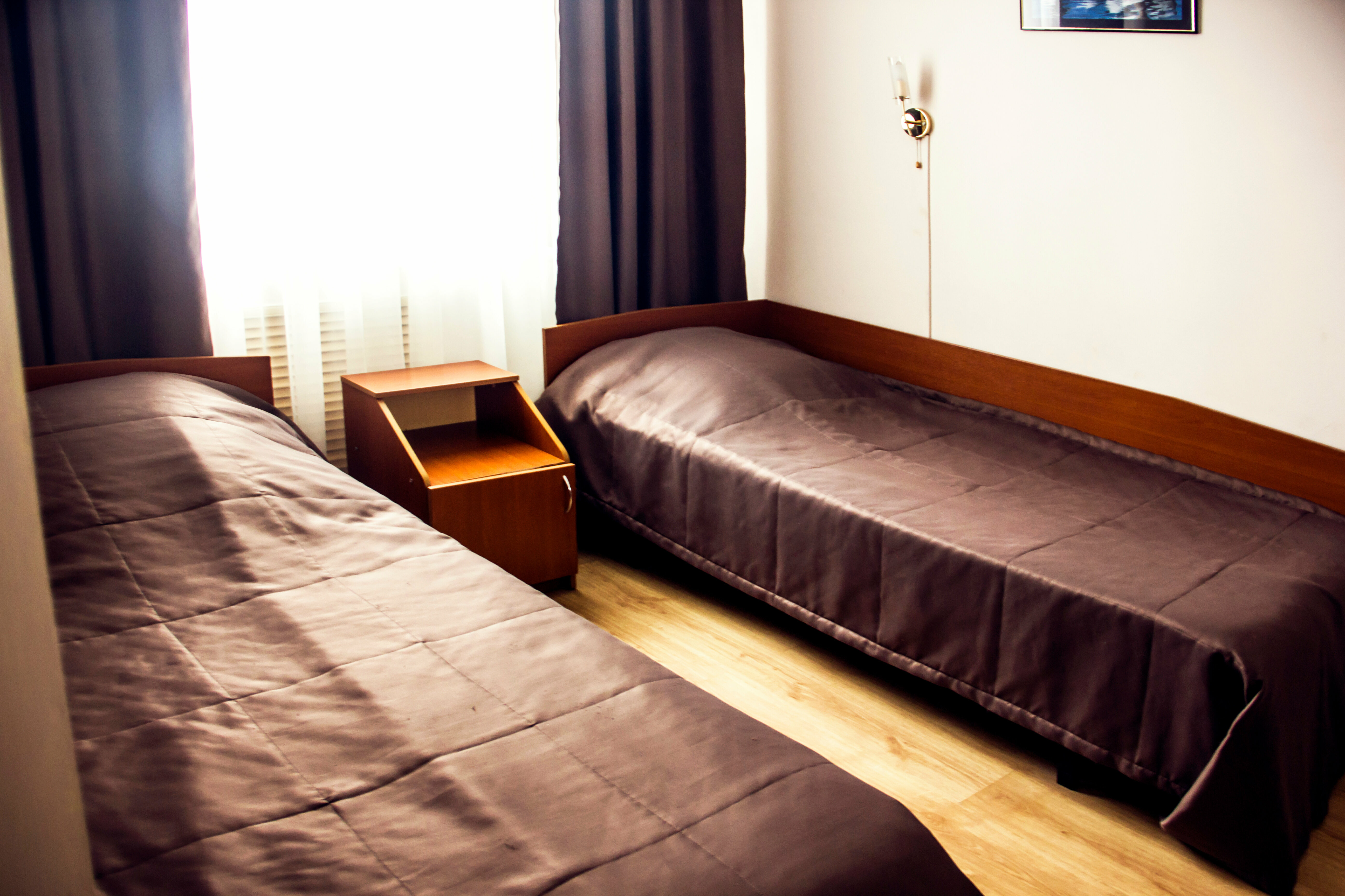 Односпальная кровать в общем номере