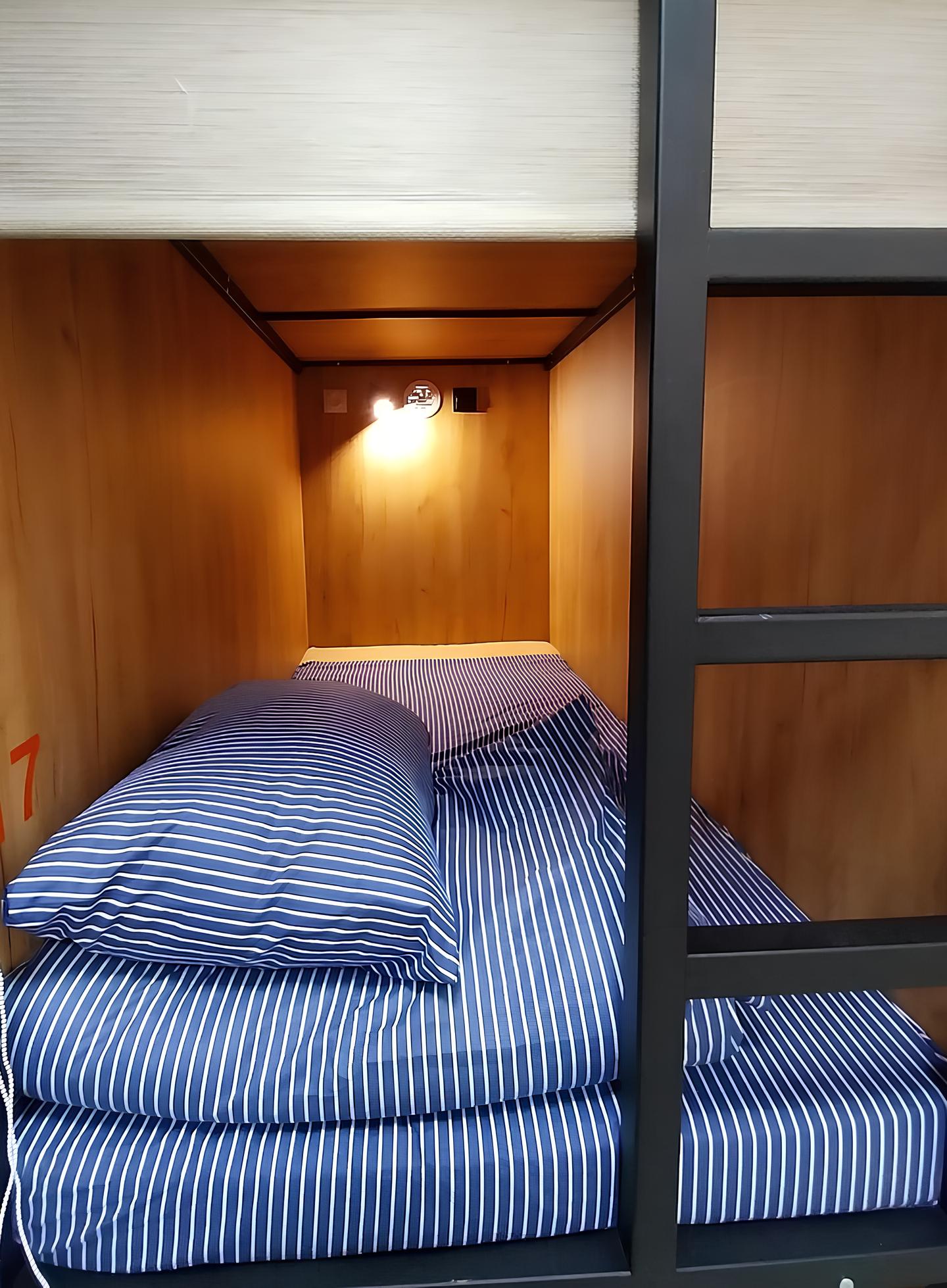 Капсула в 6 местном мужском номере