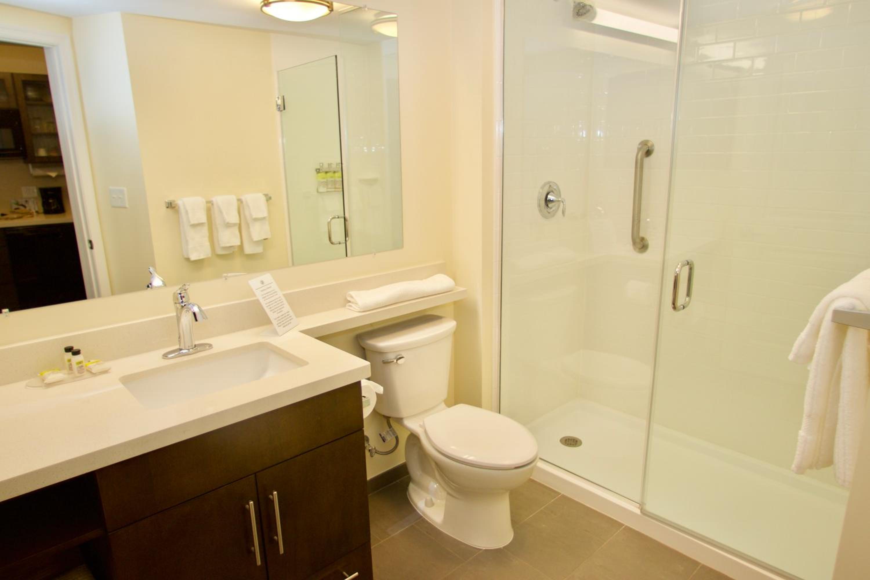 Studio King Suite - Communications Accessible