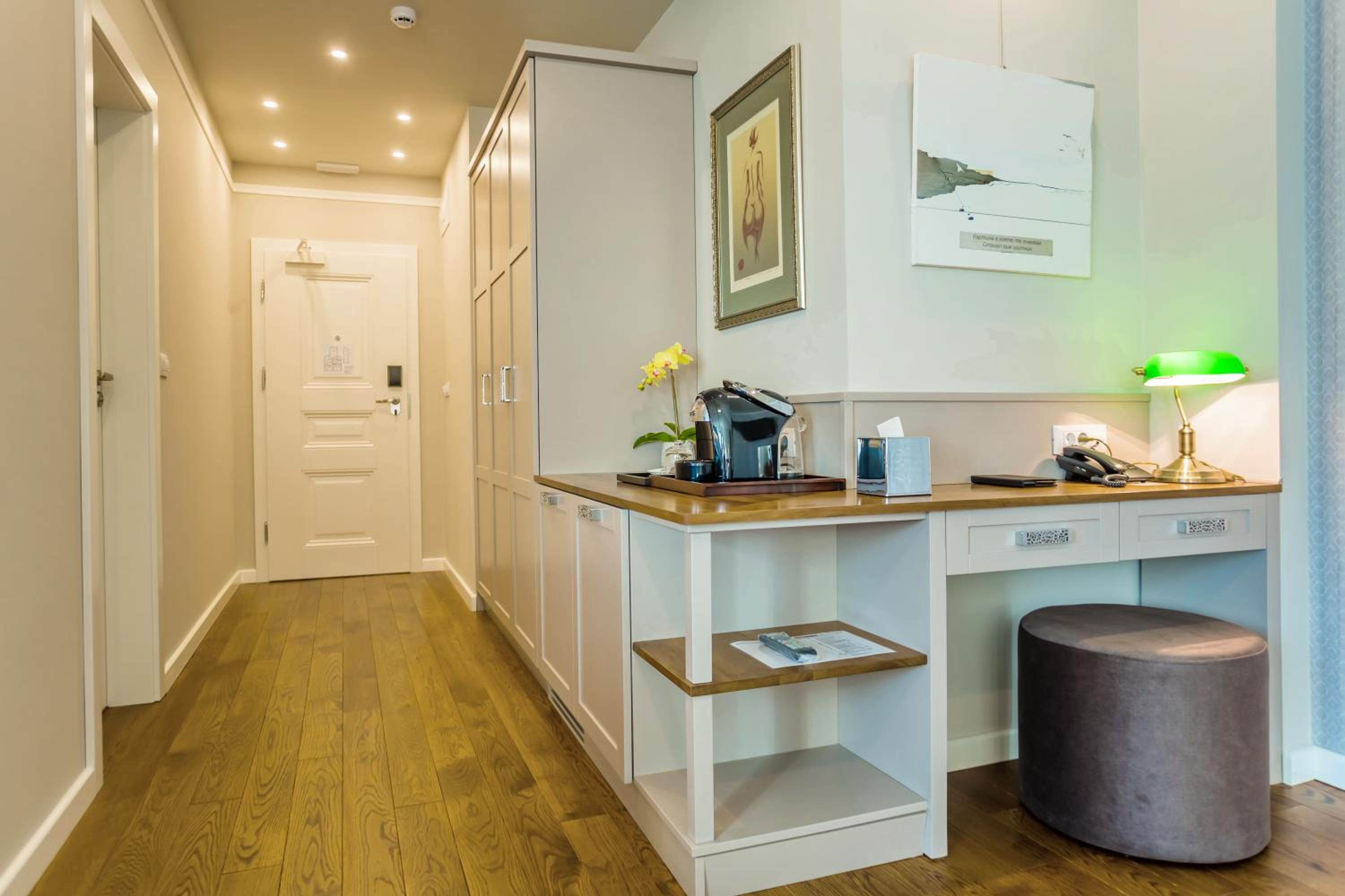 King Studio with Sofa Bed