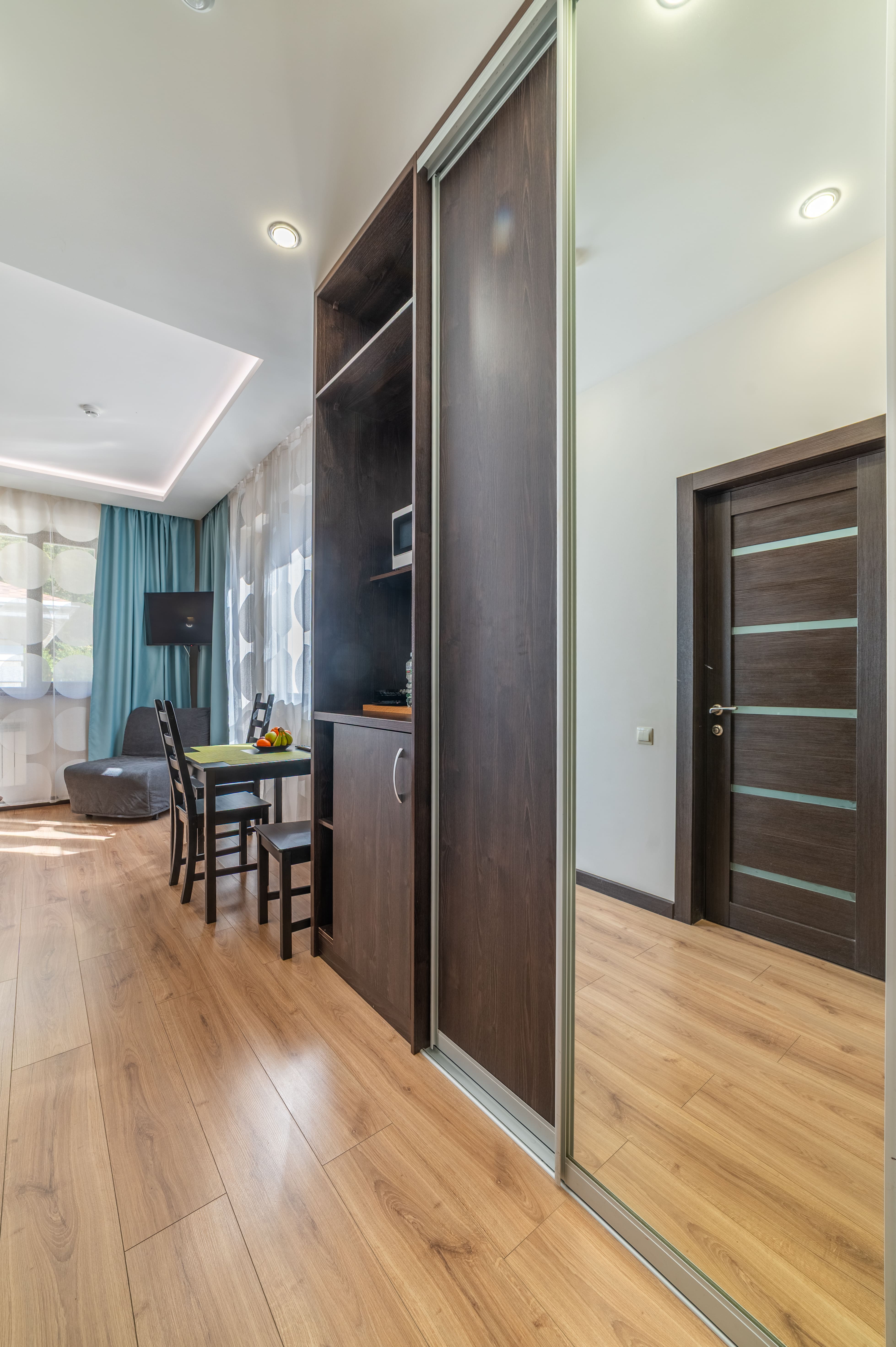 Трехместный номер с видом на горы