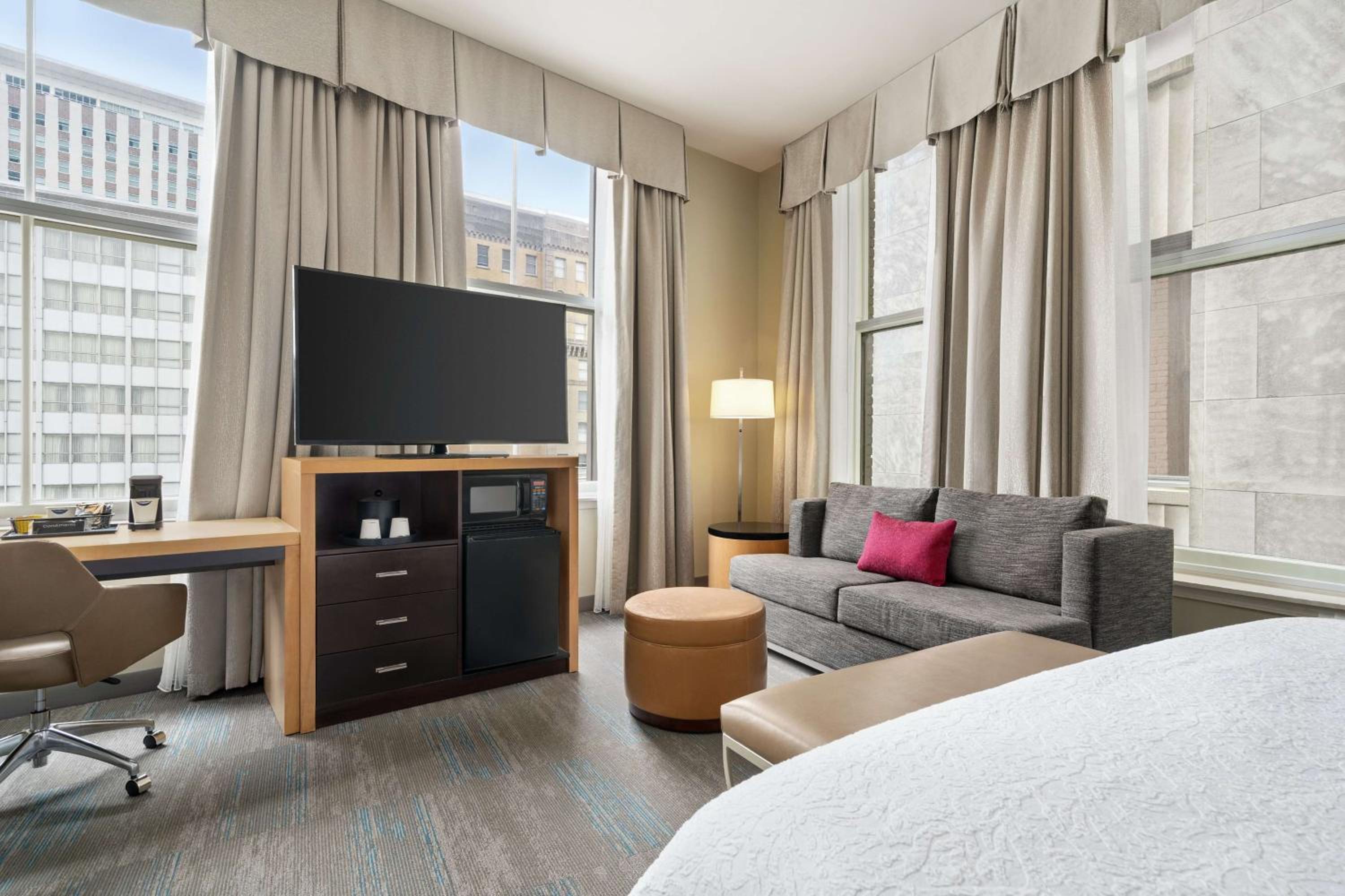 King Room with Sofa Bed and Study - Non-Smoking