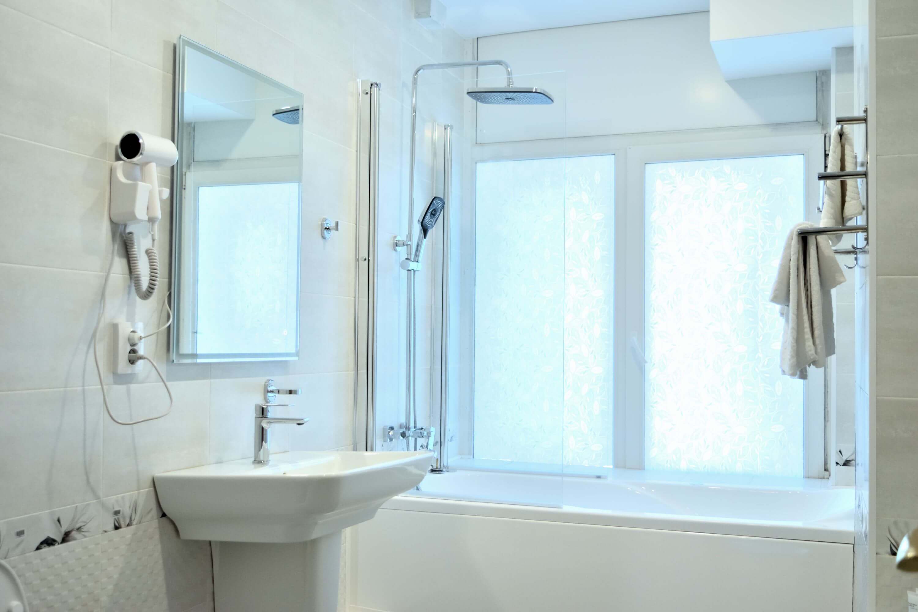 №4. Семейный номер с двуспальной кроватью, диваном и видом на Байкал