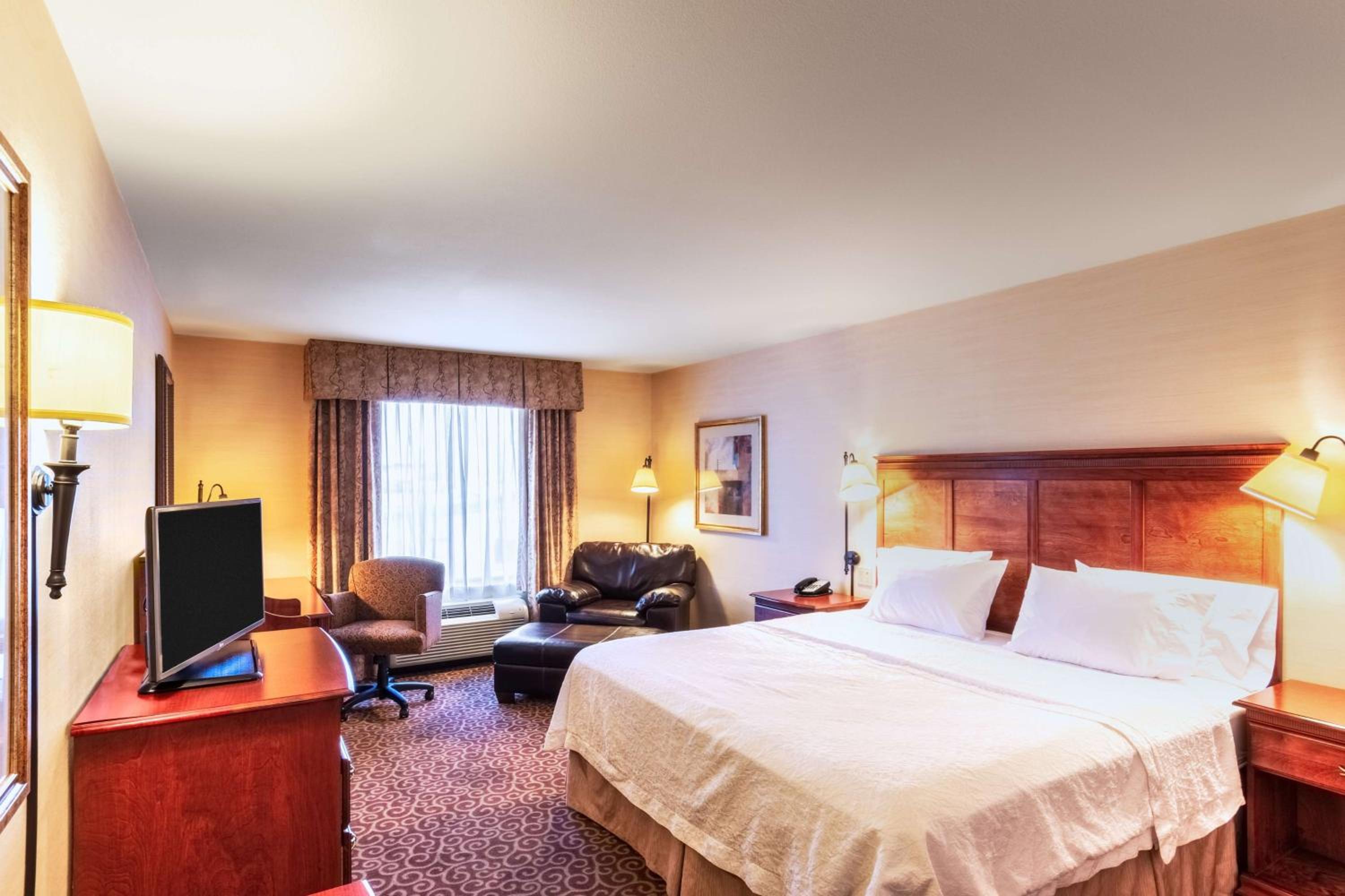 Deluxe King Room - Non-Smoking