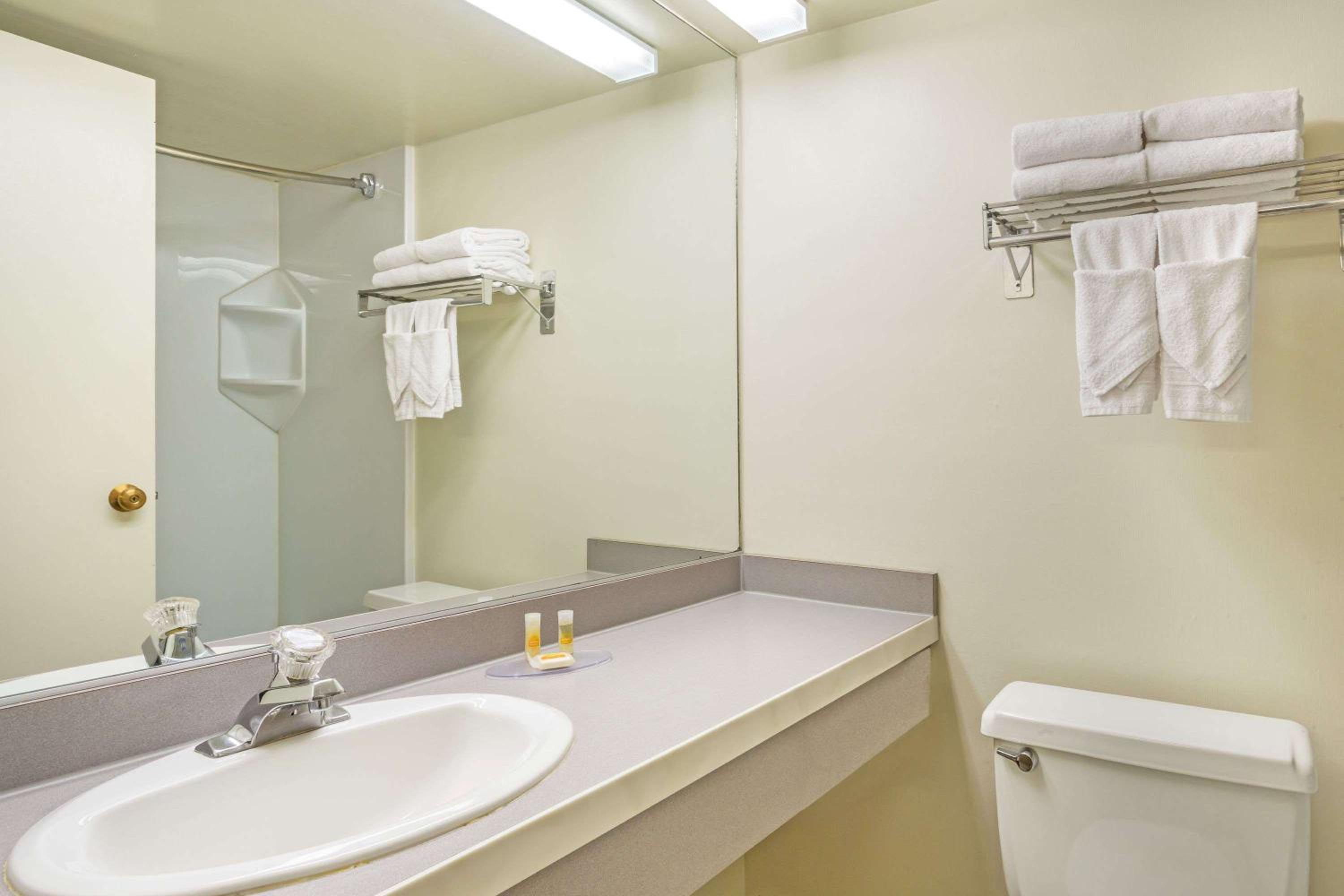 Deluxe King Room - Non-Smoking