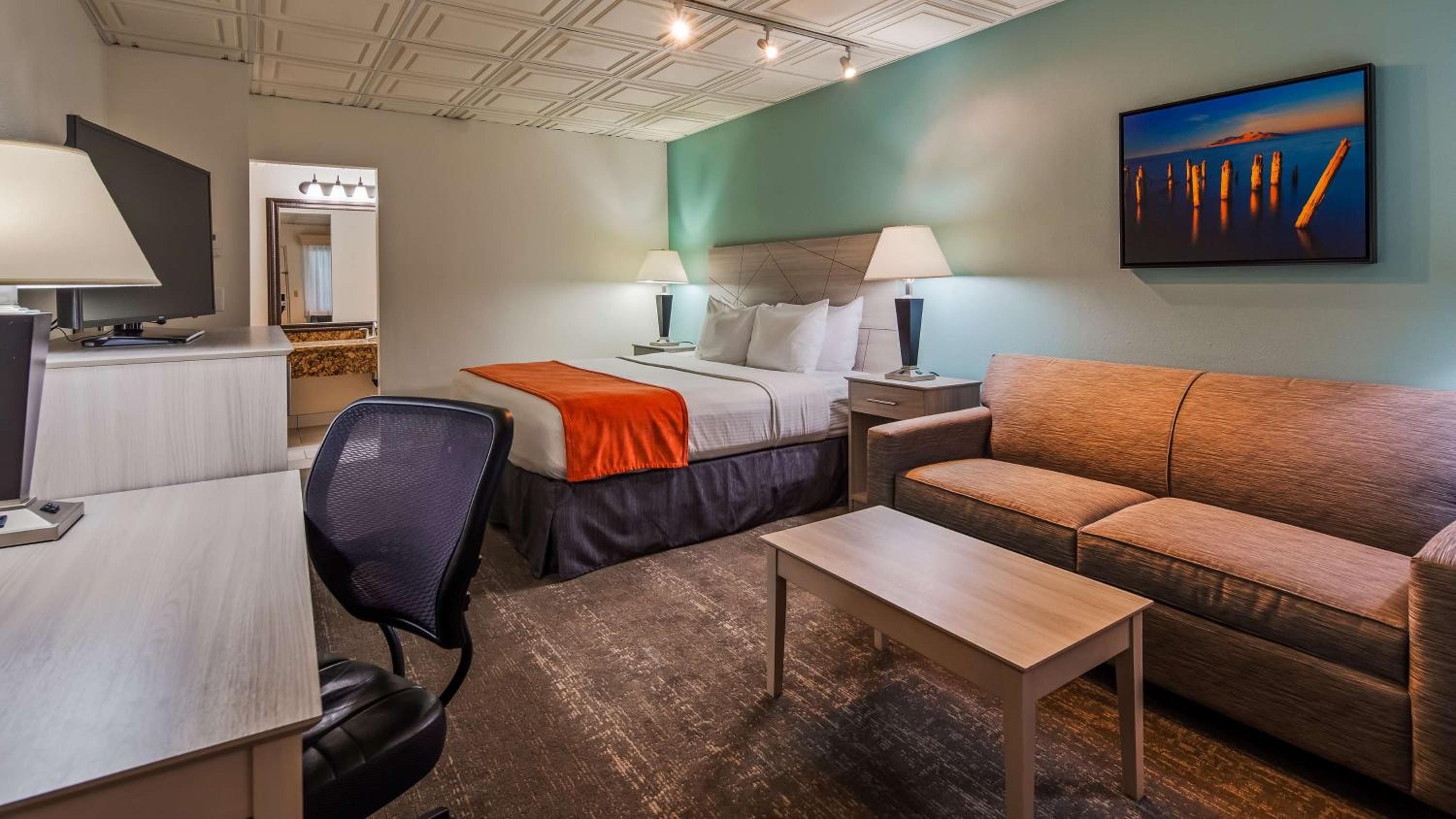 King Room with Sofa Bed