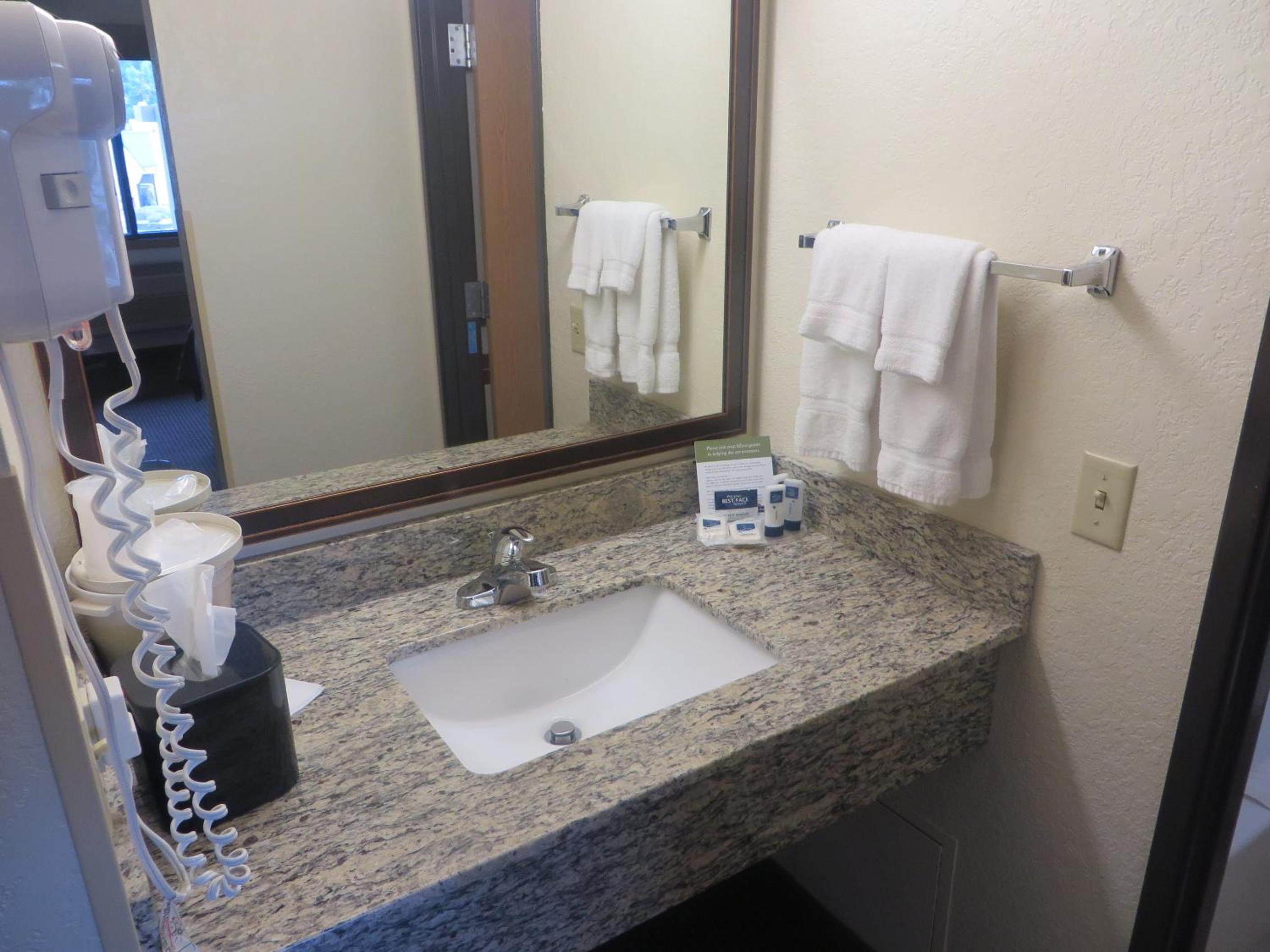 Queen Room - Mobility Access/Non-Smoking