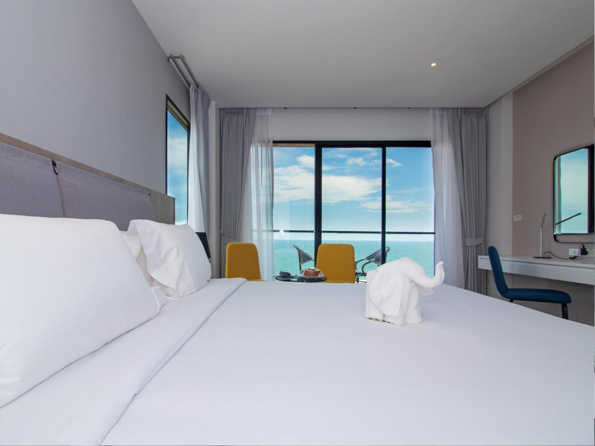 Deluxe Double or Twin Room with Sea View