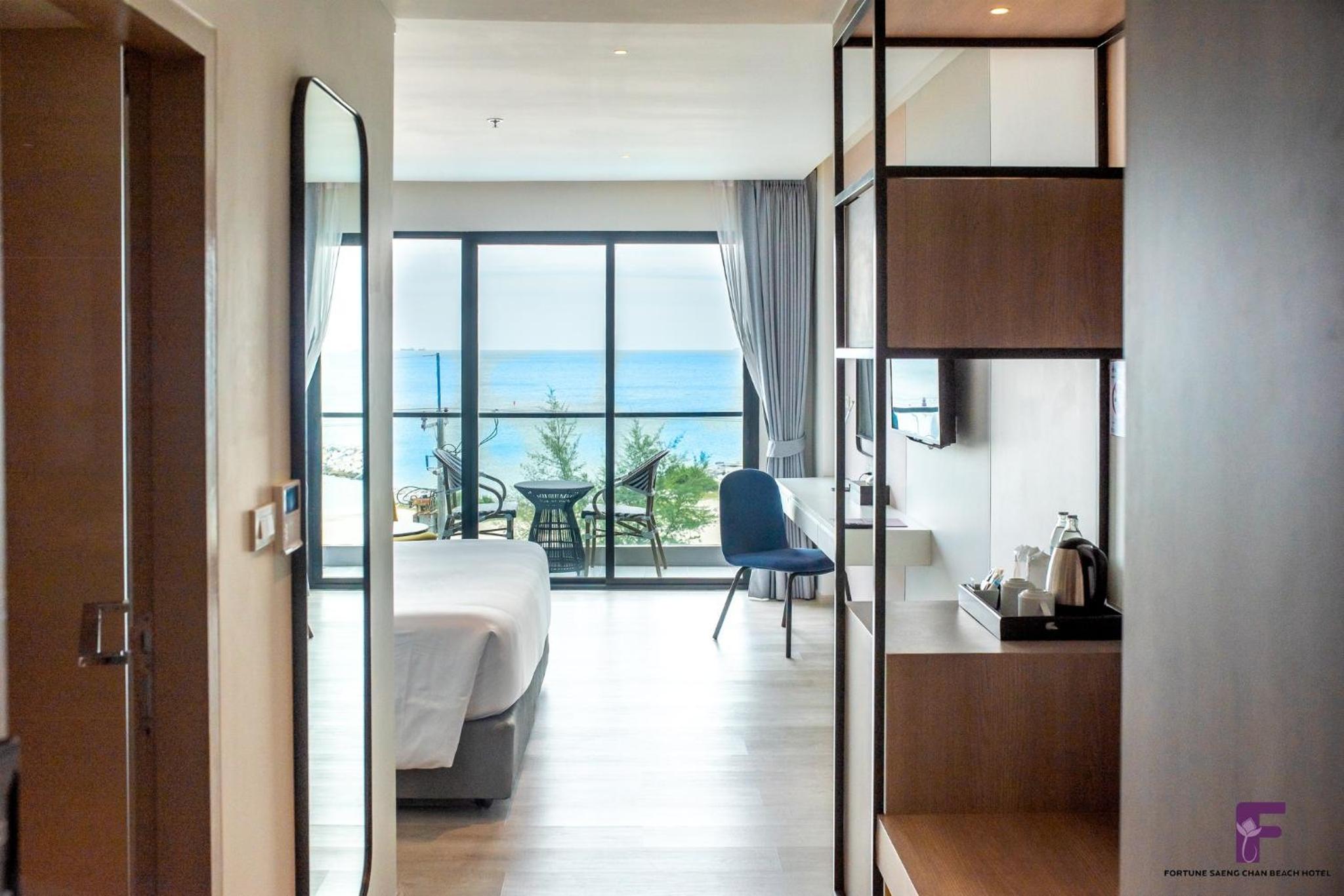 Deluxe Double or Twin Room with Sea View