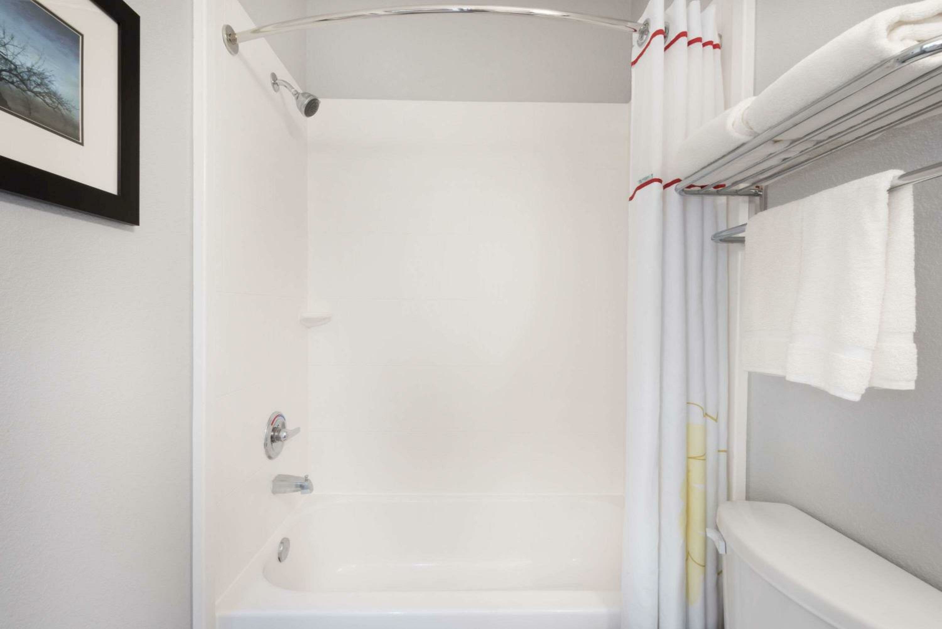 2 Double Beds, Mobility/Hearing Access Room, Bathtub w/ Grab Bars, Non-Smoking