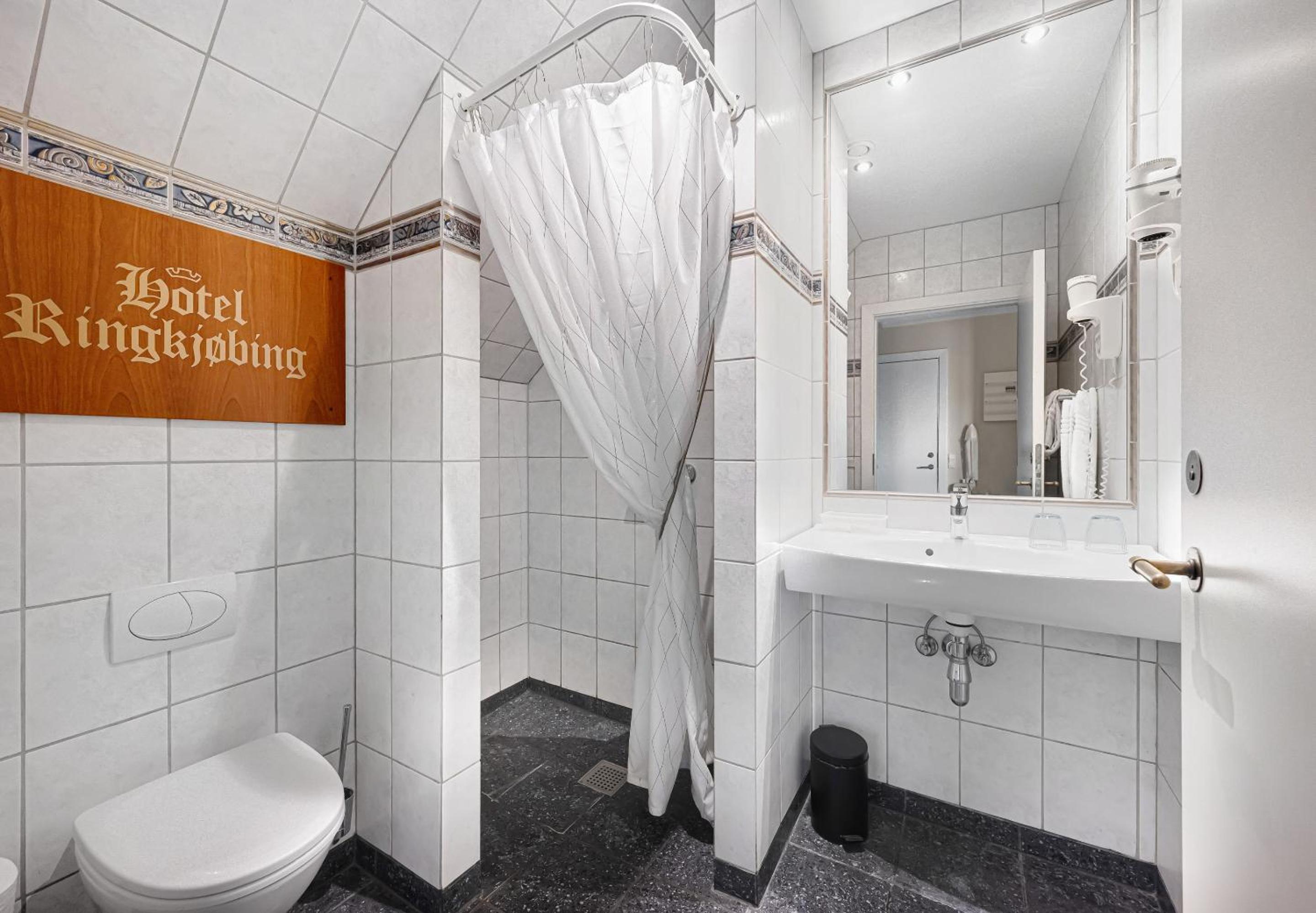 Deluxe Double Room with Shower