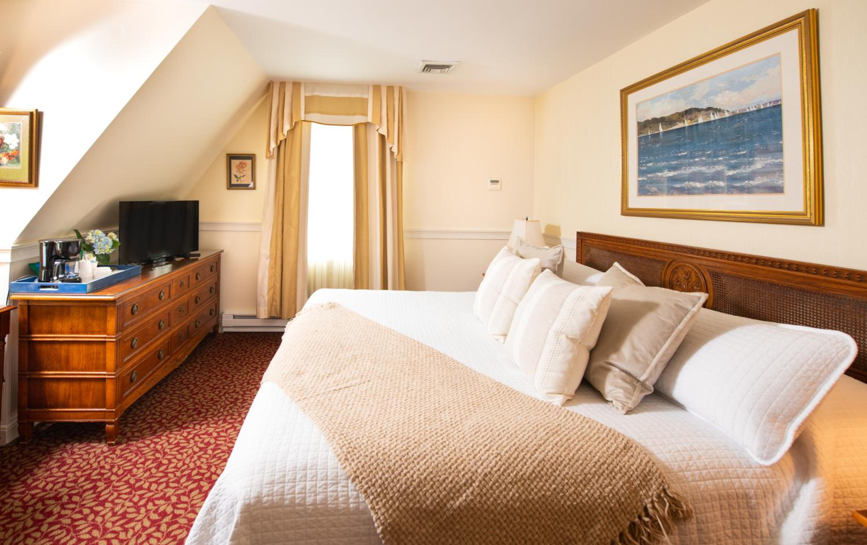 Deluxe King Room (NOT Pet Friendly)