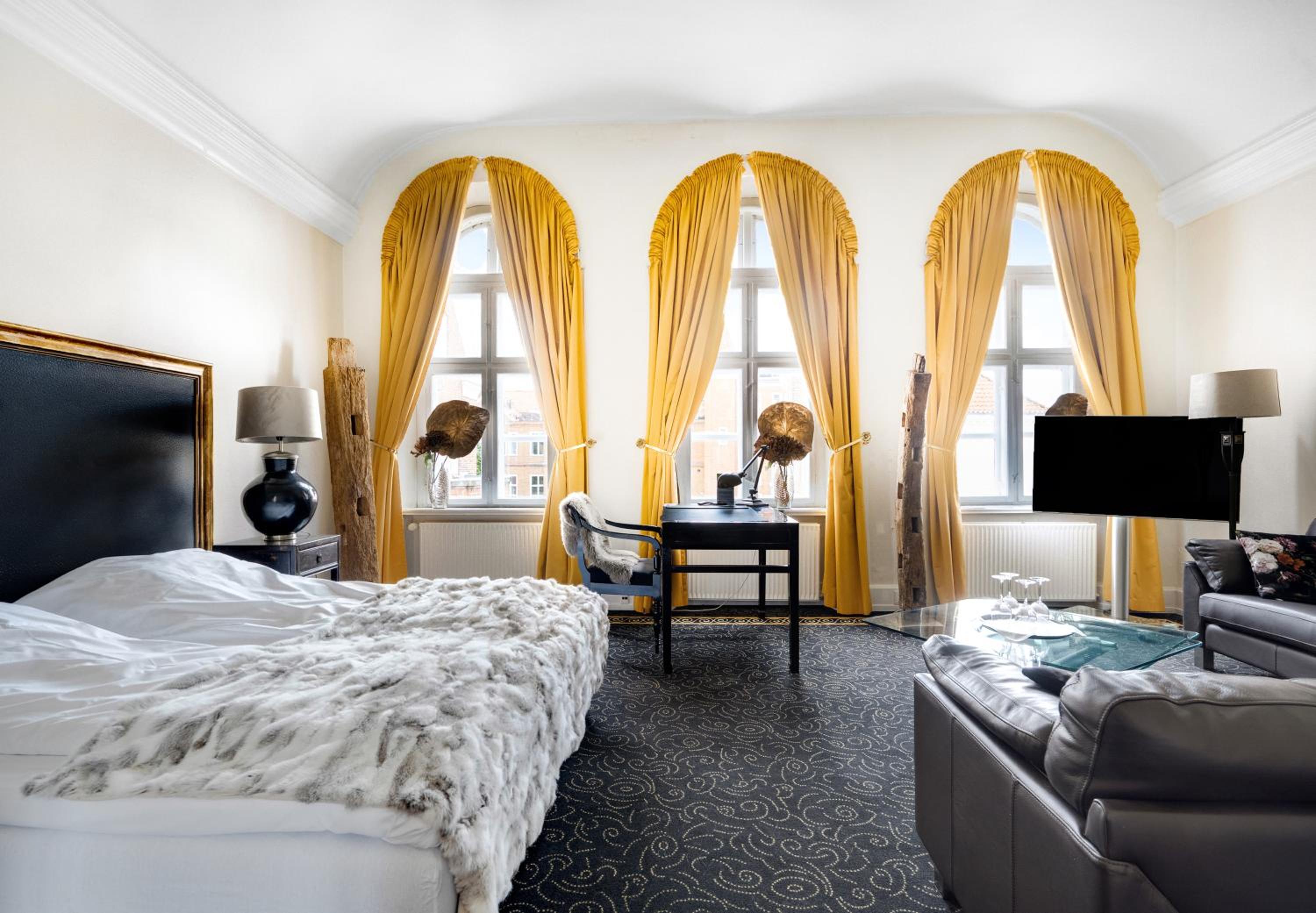 Suite - Main Building