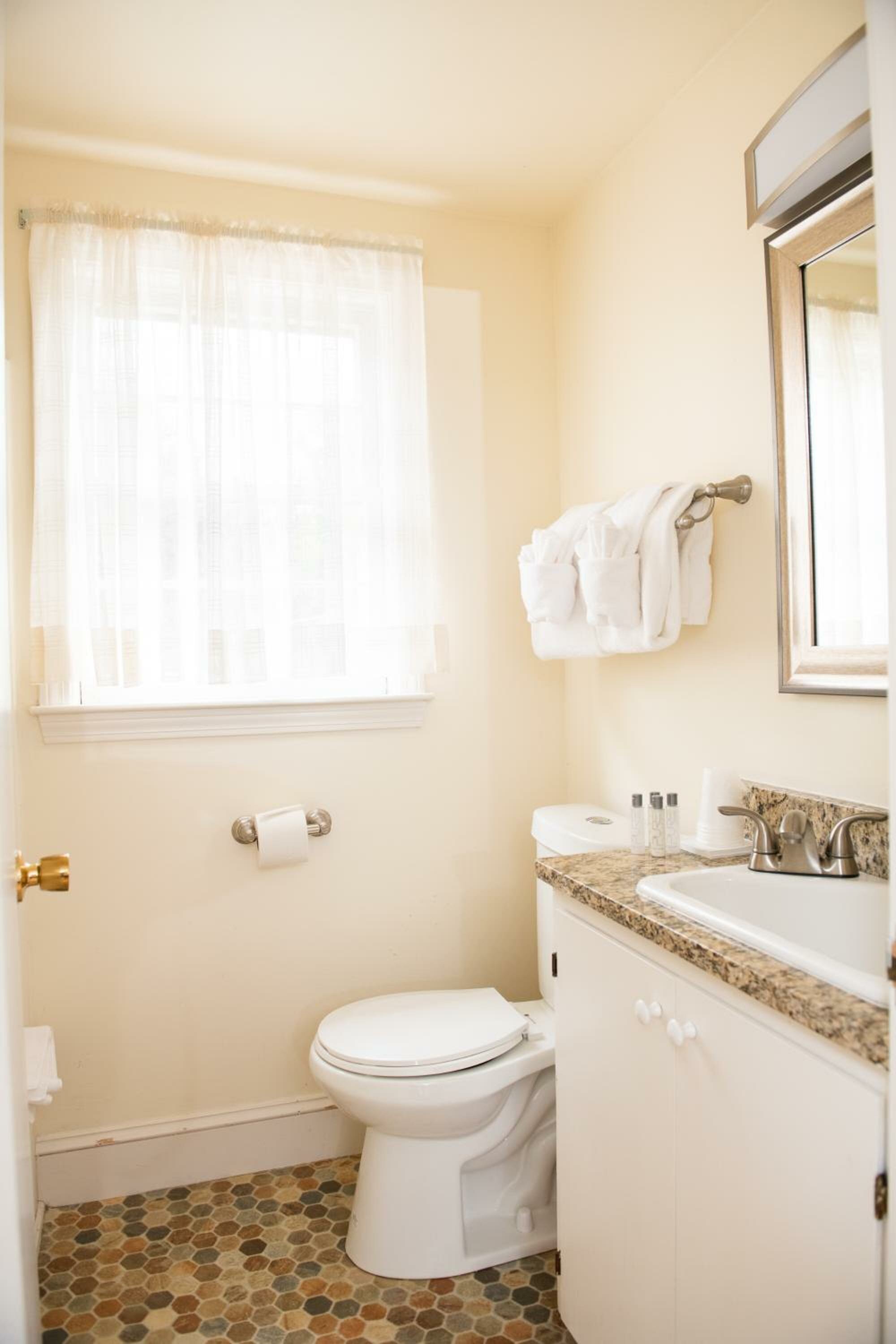 Studio Apartment (NOT Pet Friendly)