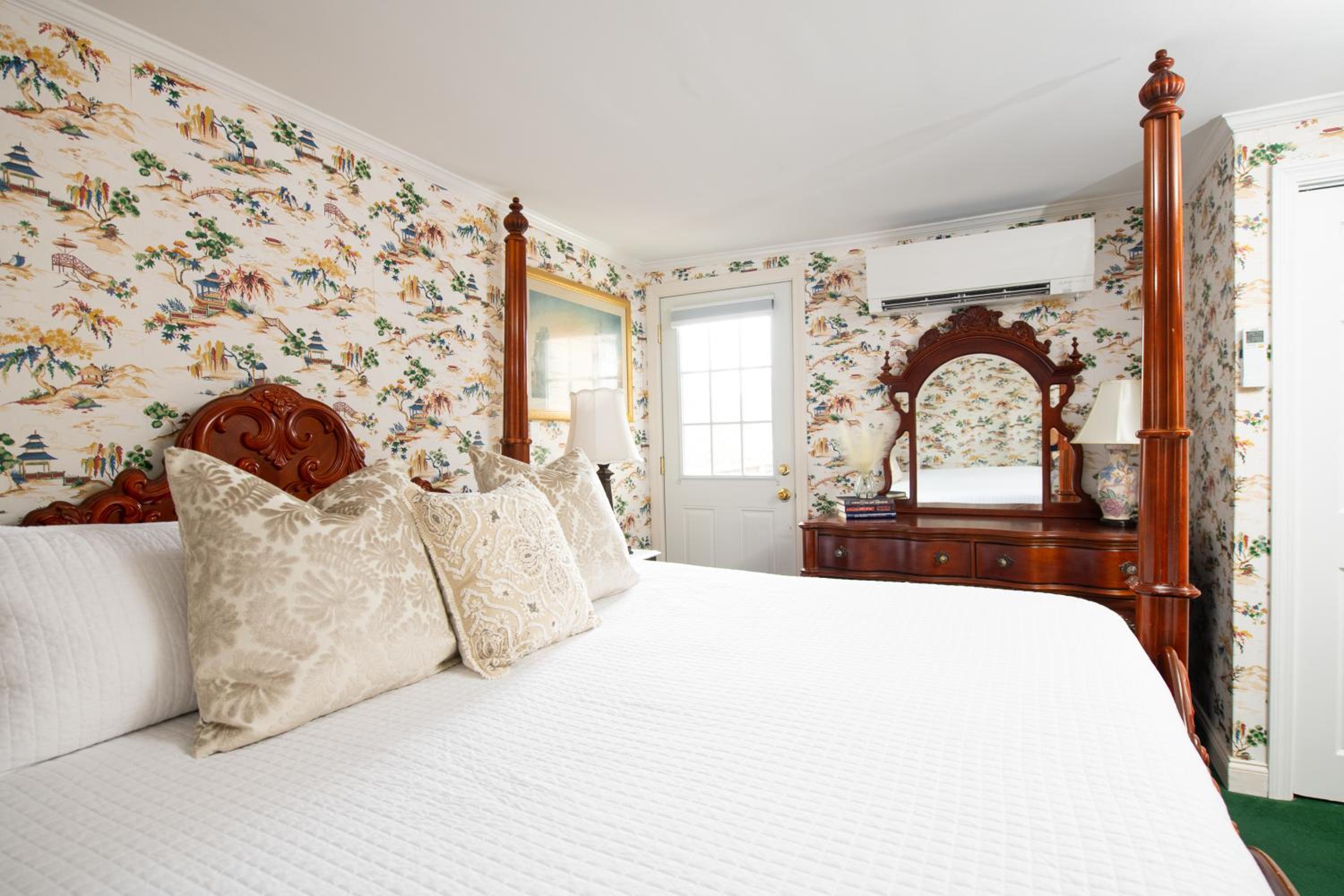 Studio Apartment (NOT Pet Friendly)