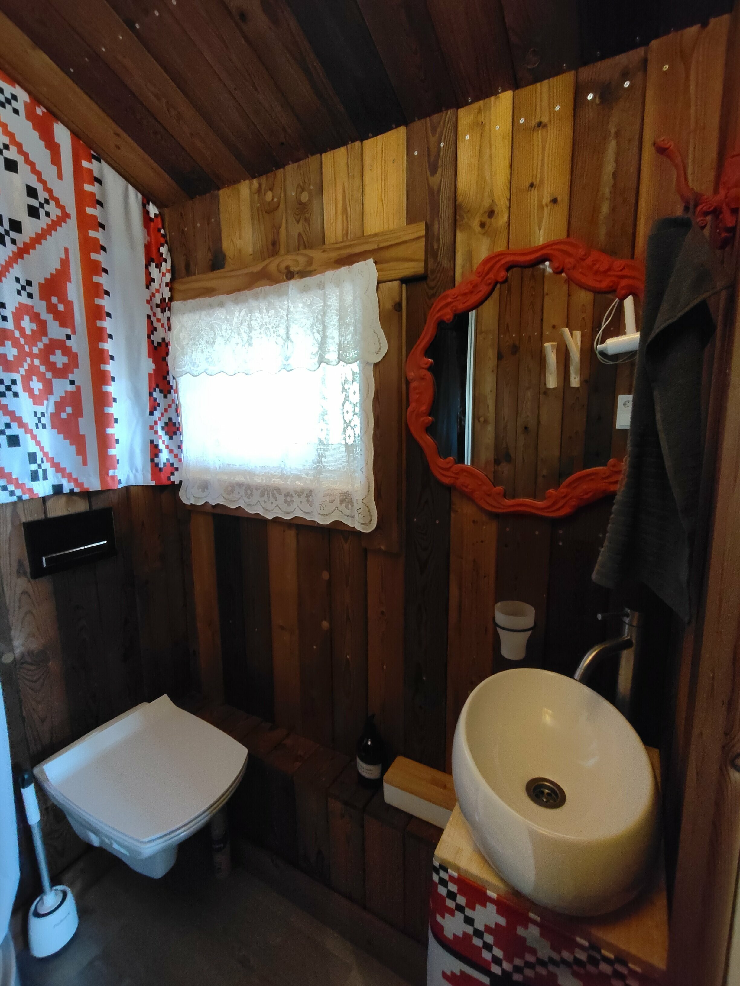 Четырехместный номер с душем