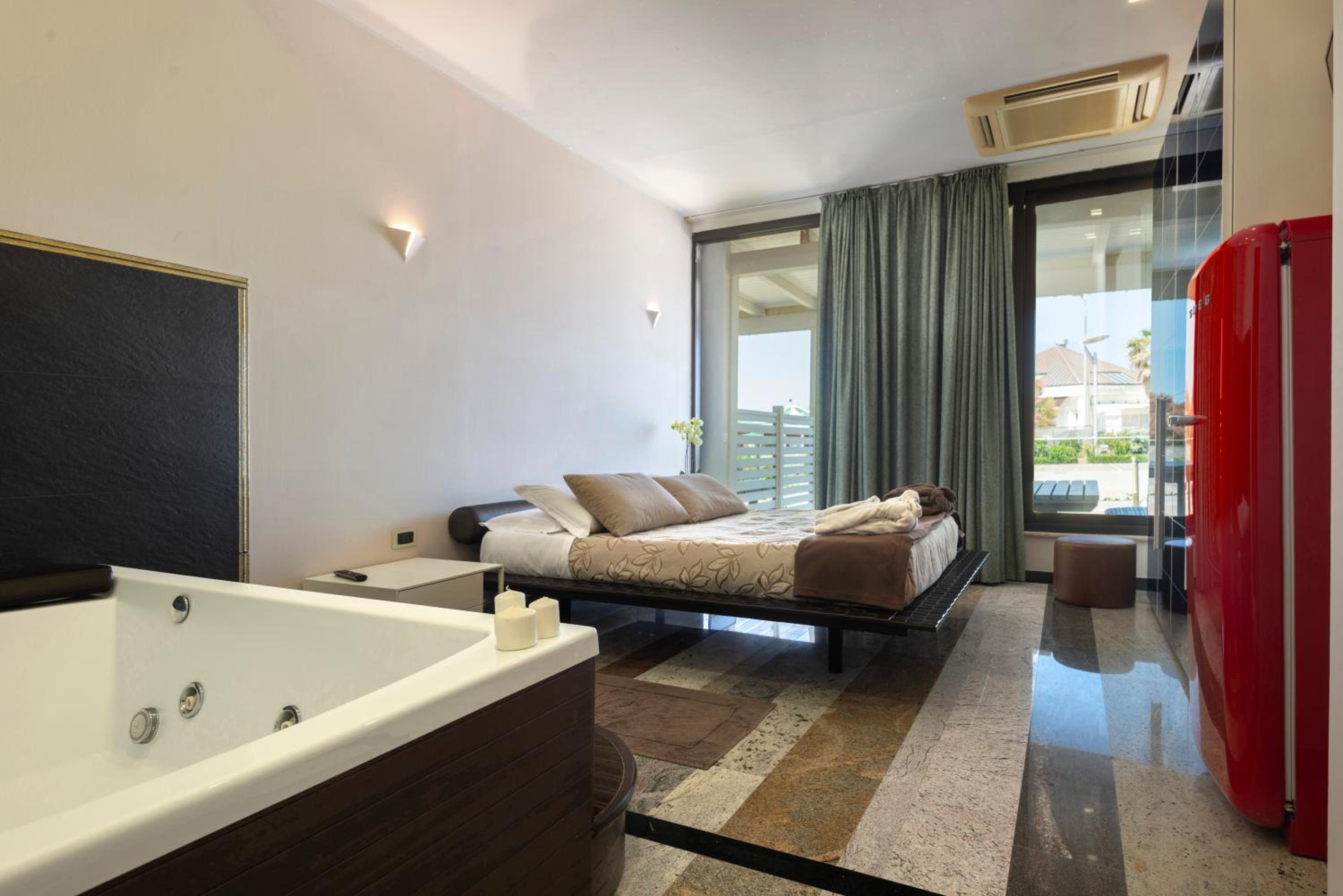 Deluxe Suite with Spa Bath and Private Garden