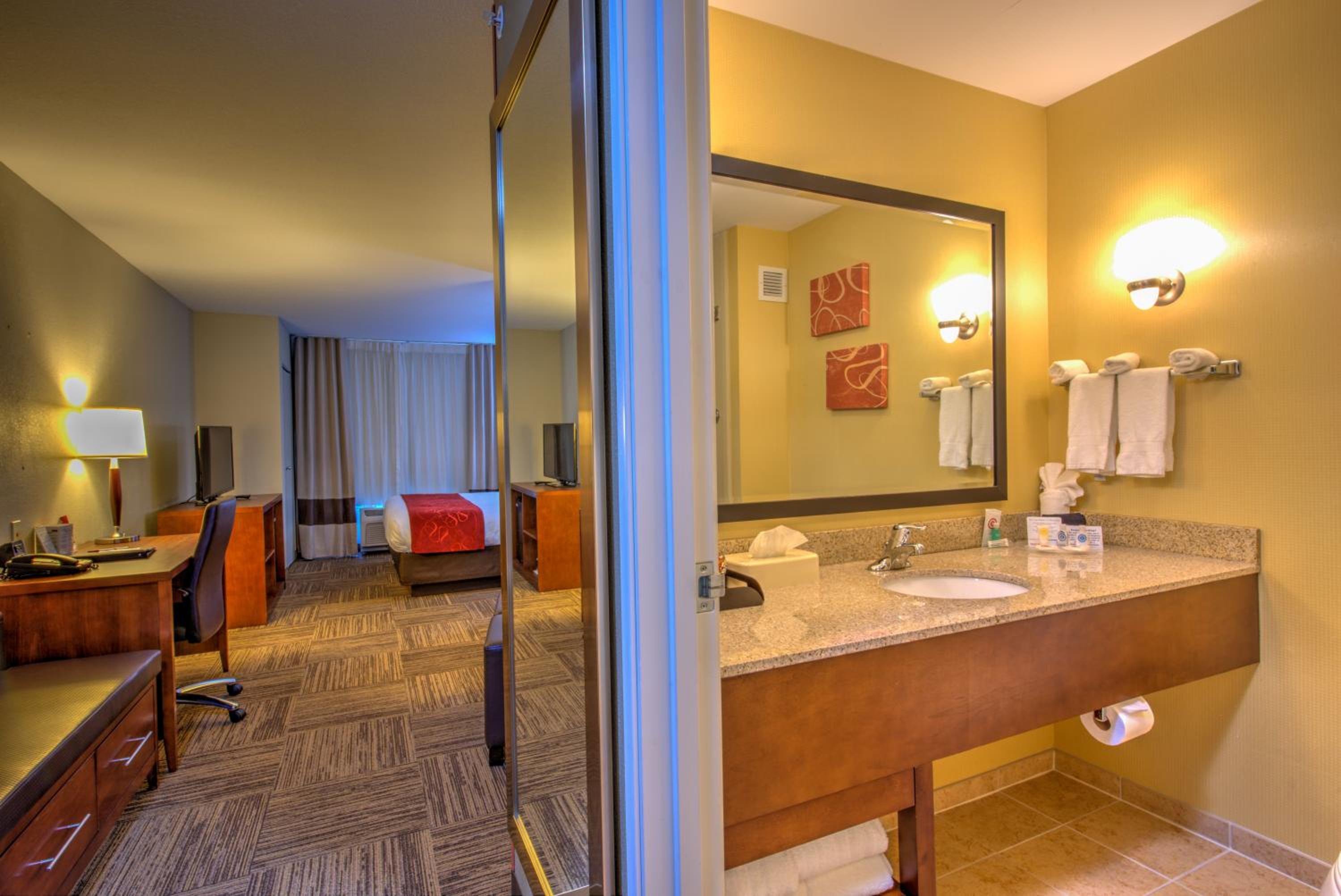 King Suite - Accessible/Non-Smoking