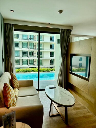 Deluxe Pool Access в Wyndham La Vita Phuket