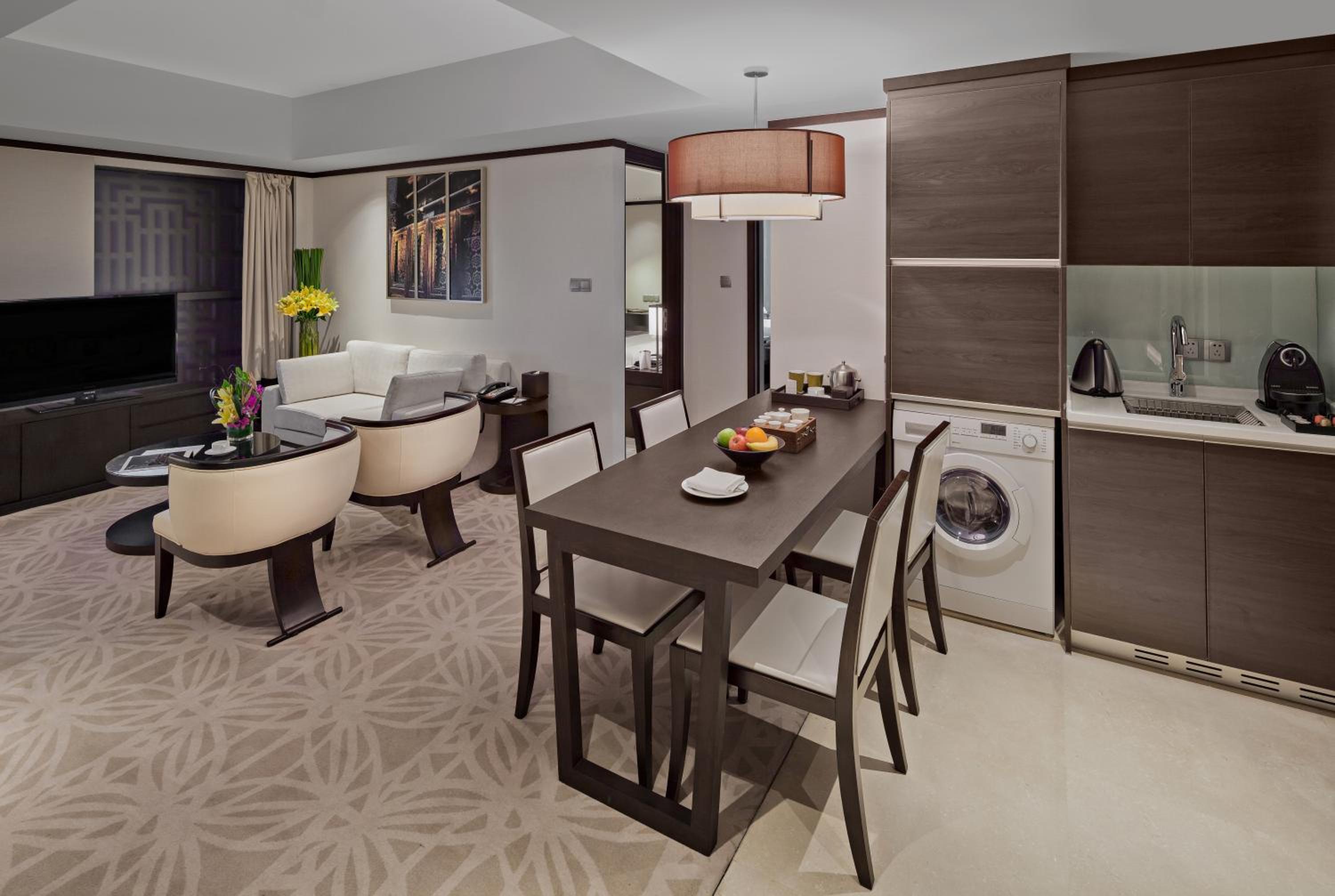 Club One-Bedroom Suite