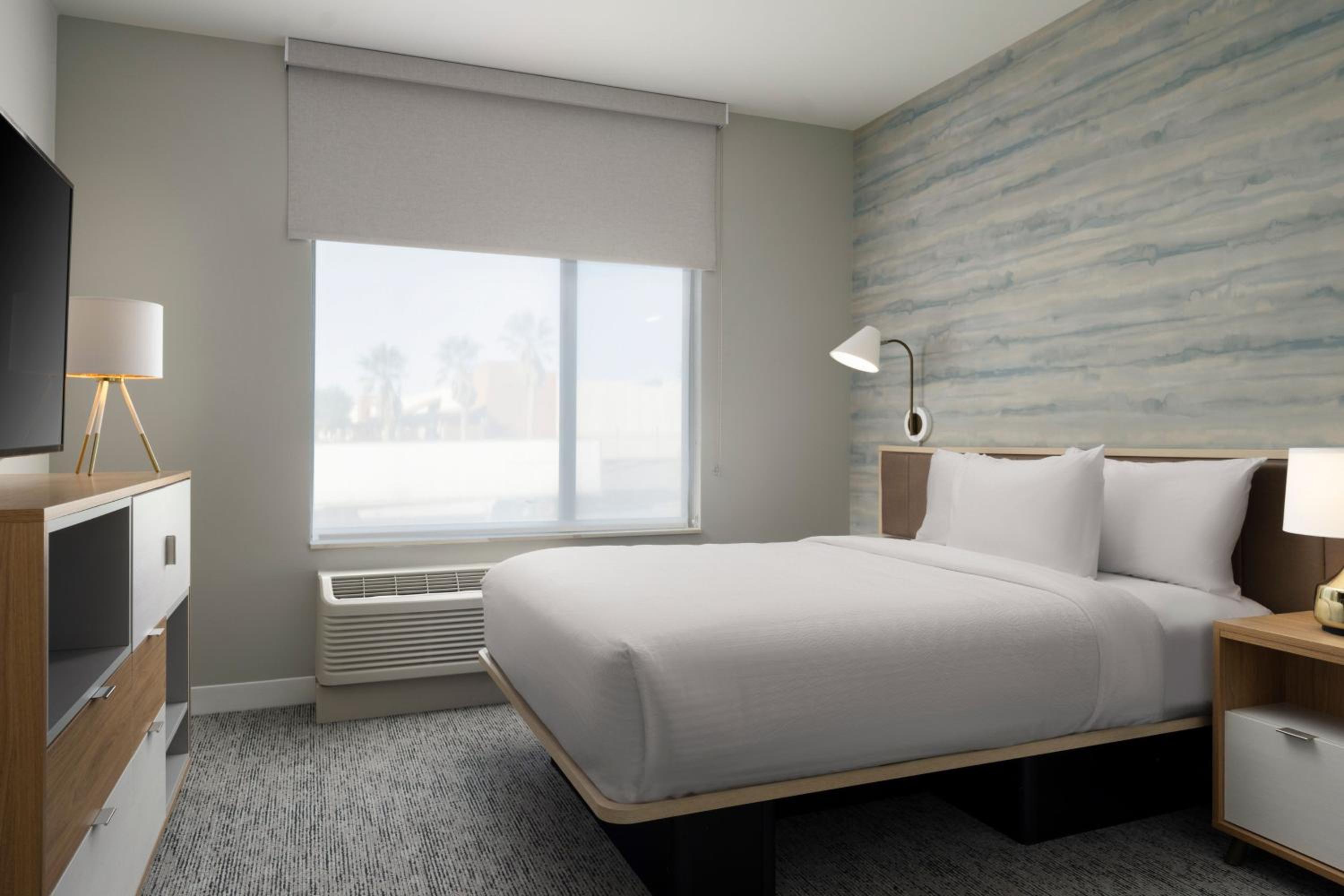 King Studio with Sofa Bed - Hearing Accessible