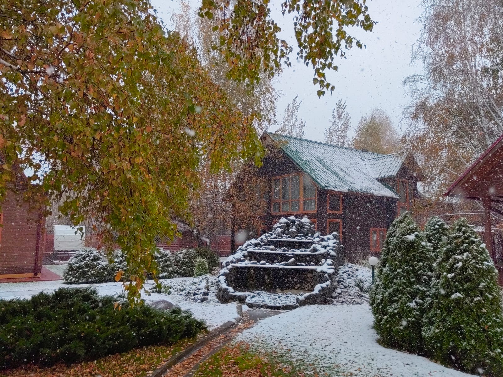 Коттедж с сауной и бассейном