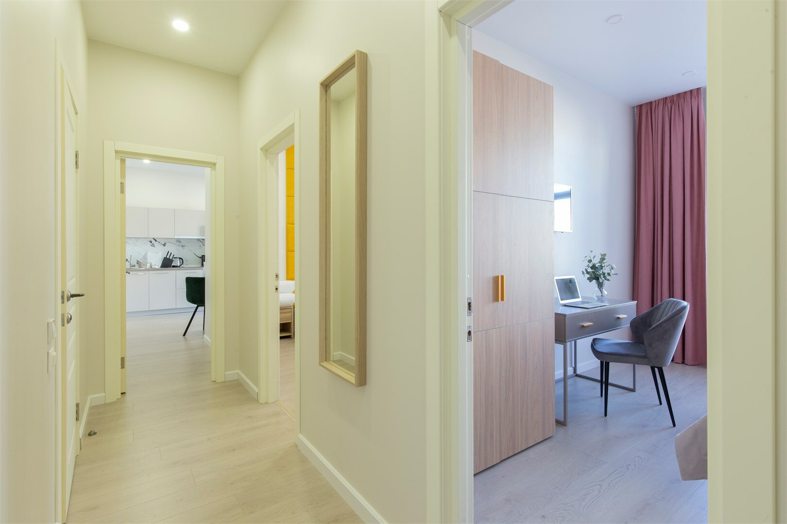 Видовые Трёхкомнатные Апартаменты с двумя спальнями и кухней-гостиной