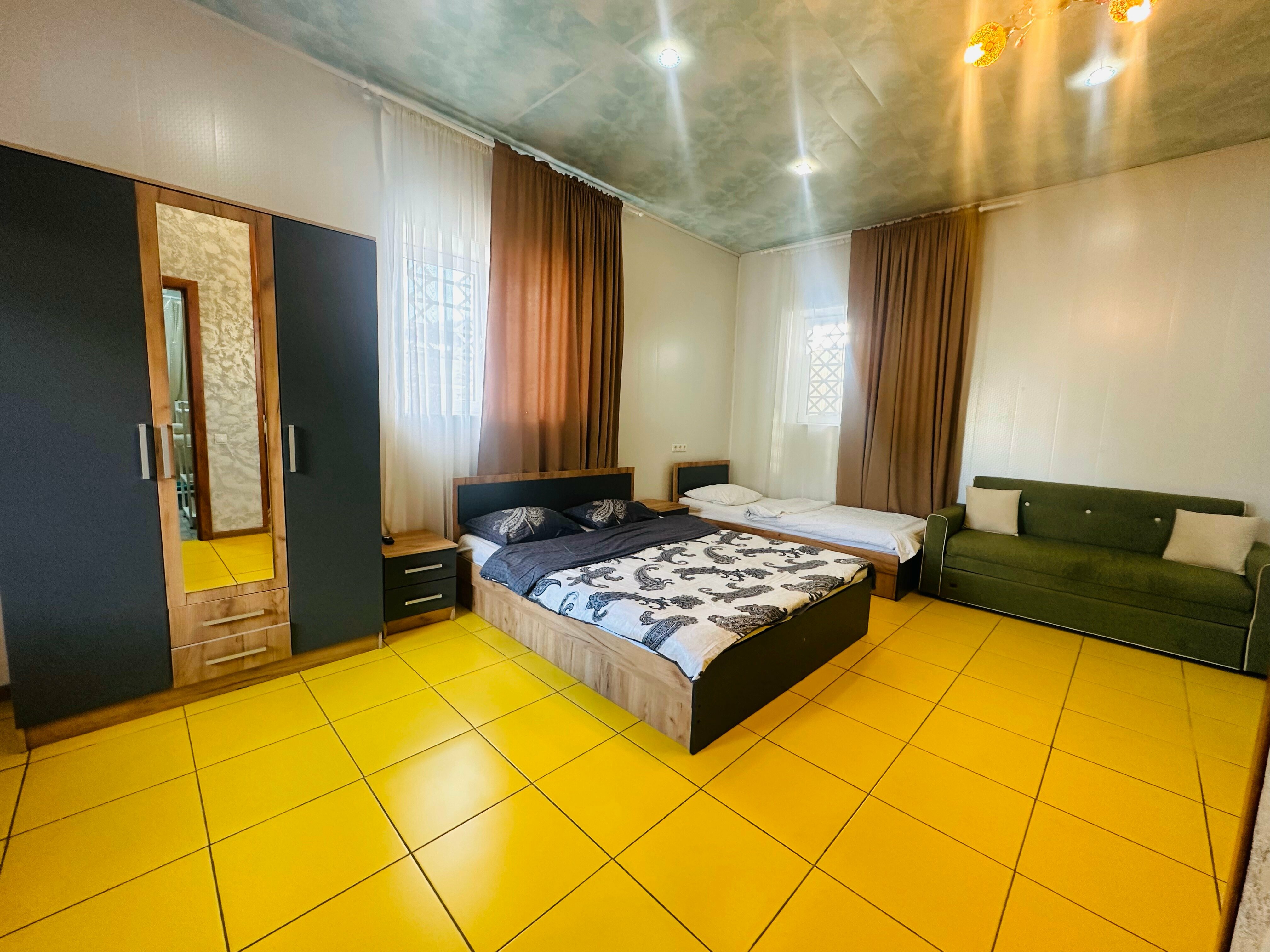 Дом с собственным двориком и кухней