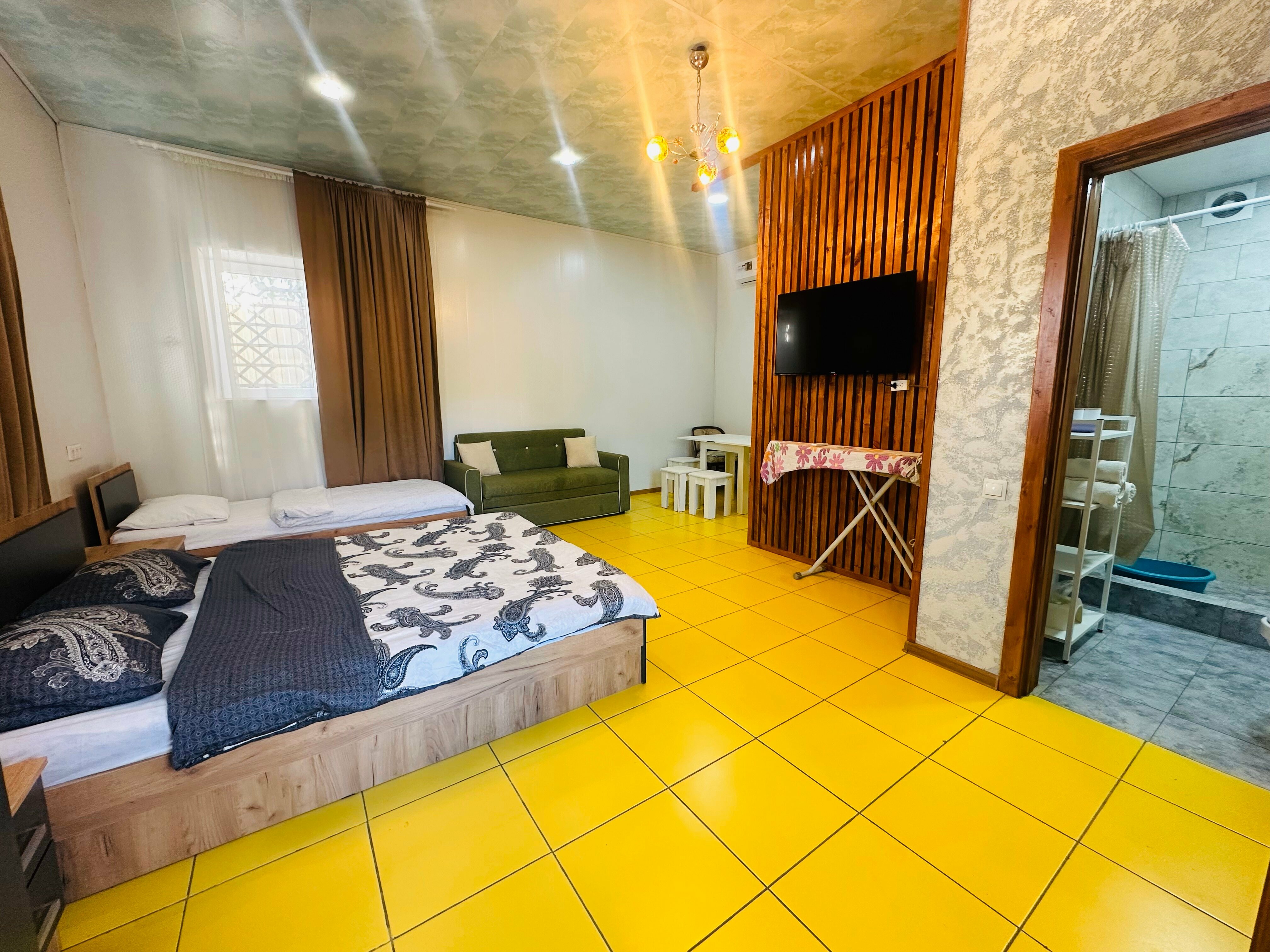 Дом с собственным двориком и кухней