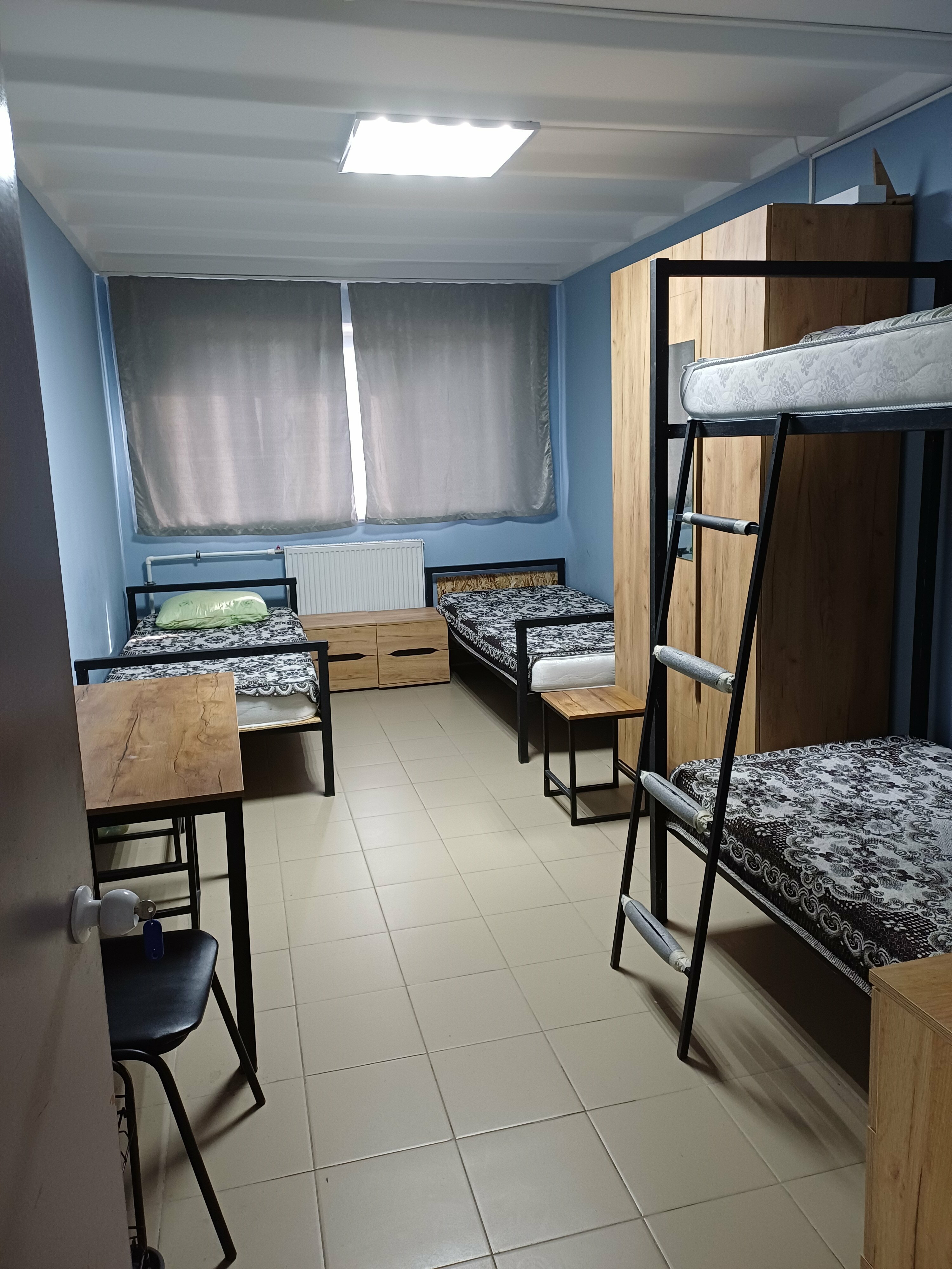Кровать в общем 6-местном номере