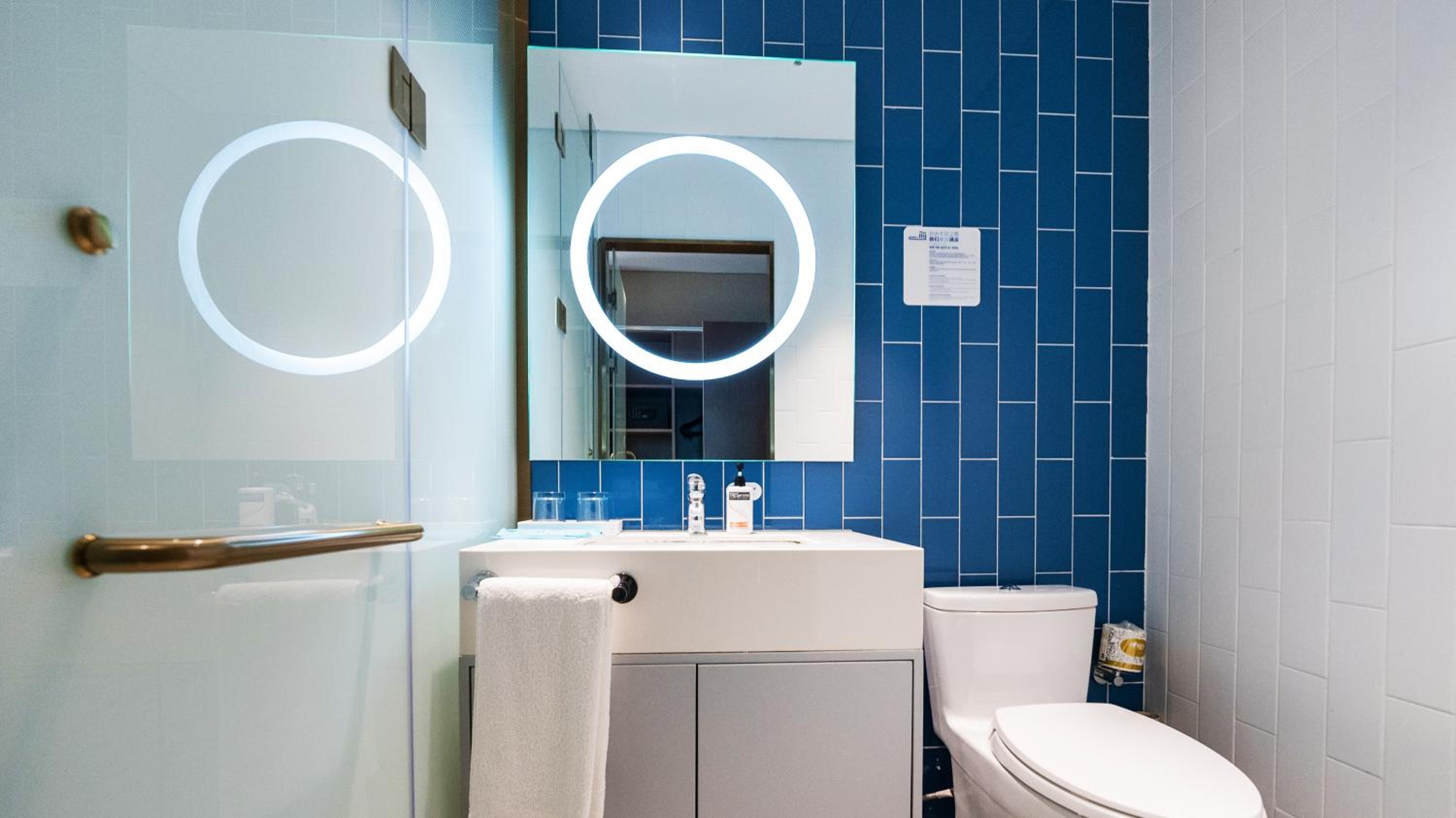 Standard Twin Room with Courtyard Access