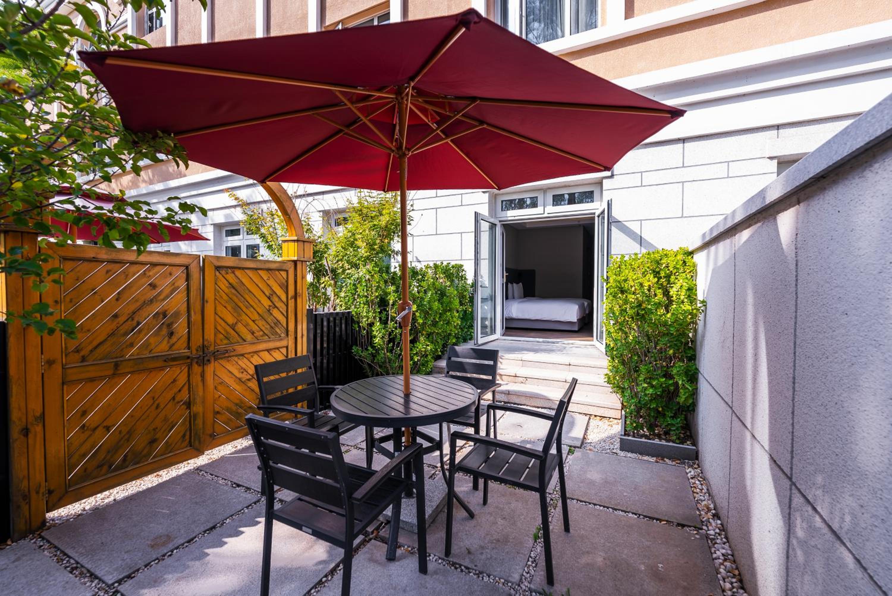 Standard King Room with Courtyard Access