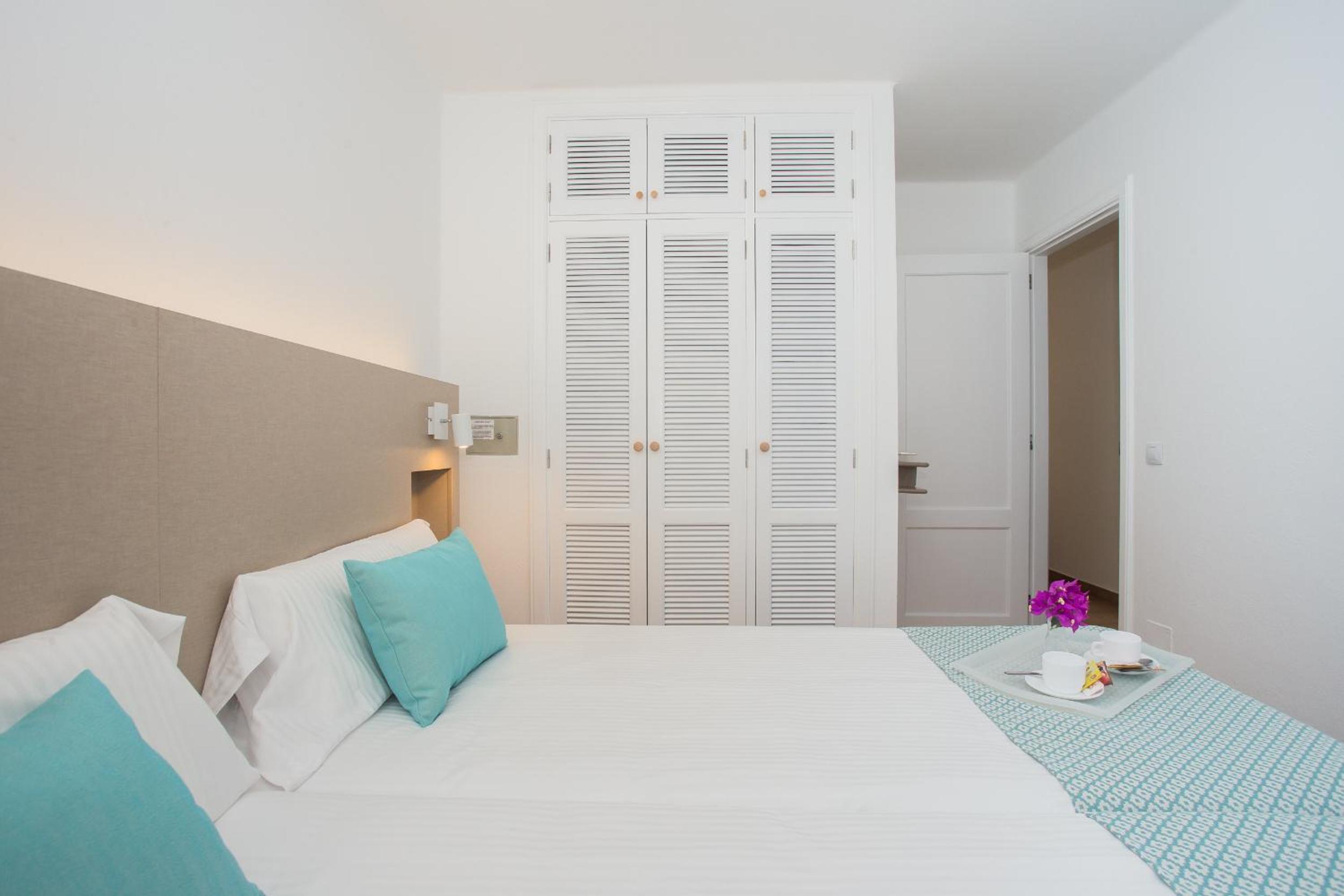 Apartment with Pool View 