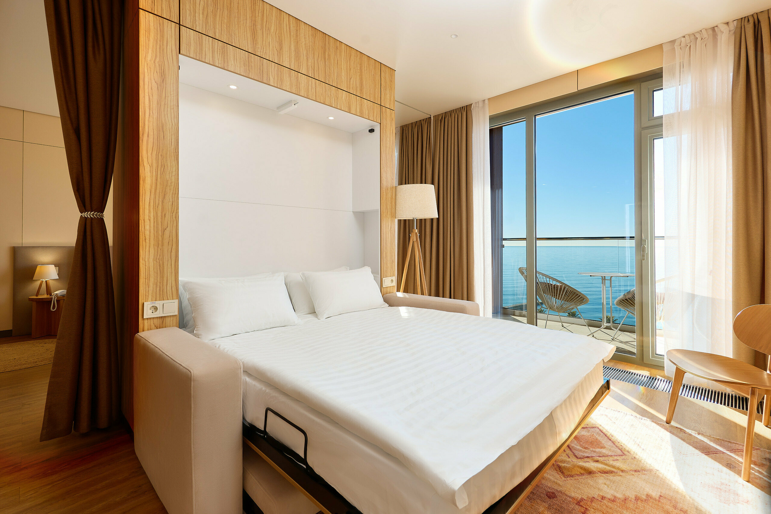 Джуниор "Приморский" с выходом на террасу