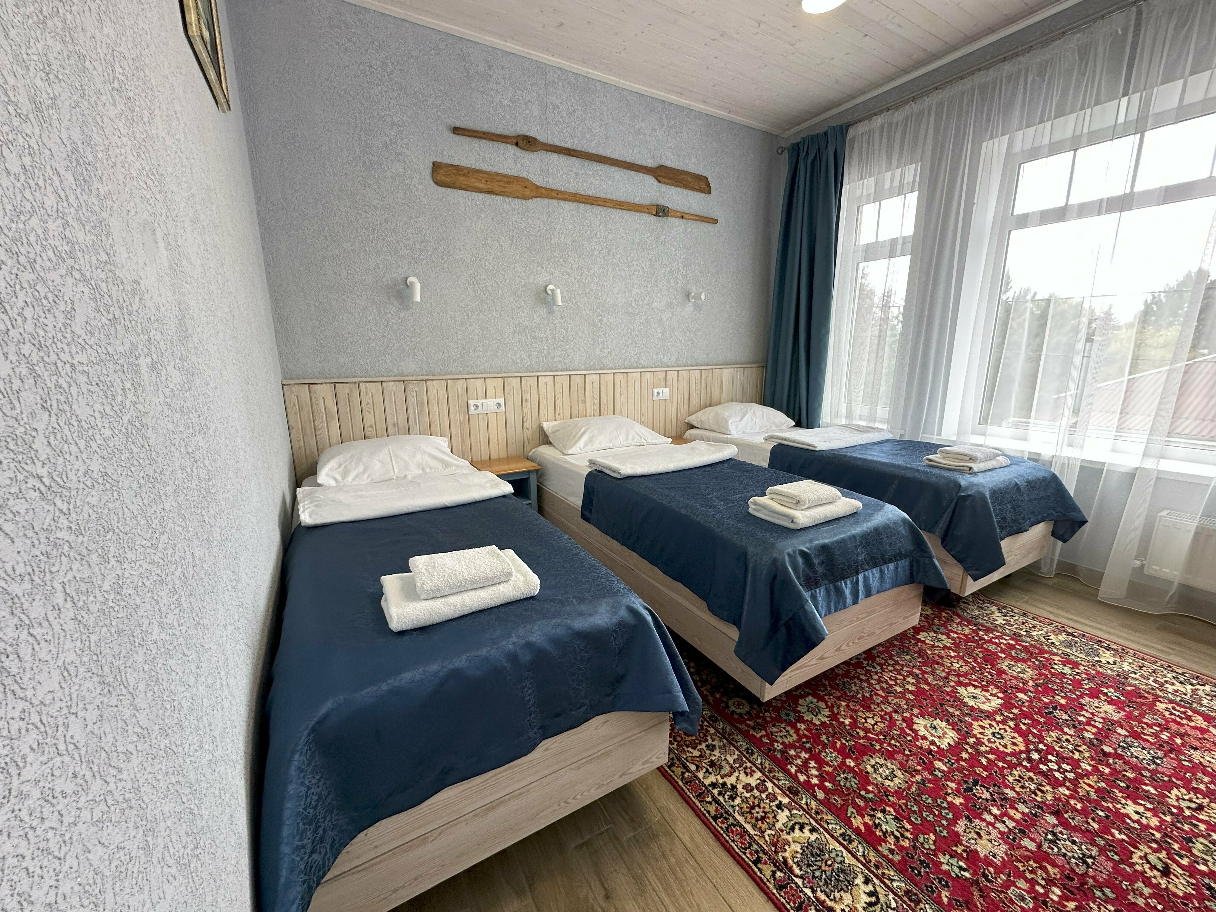 Трехместный номер с балконом