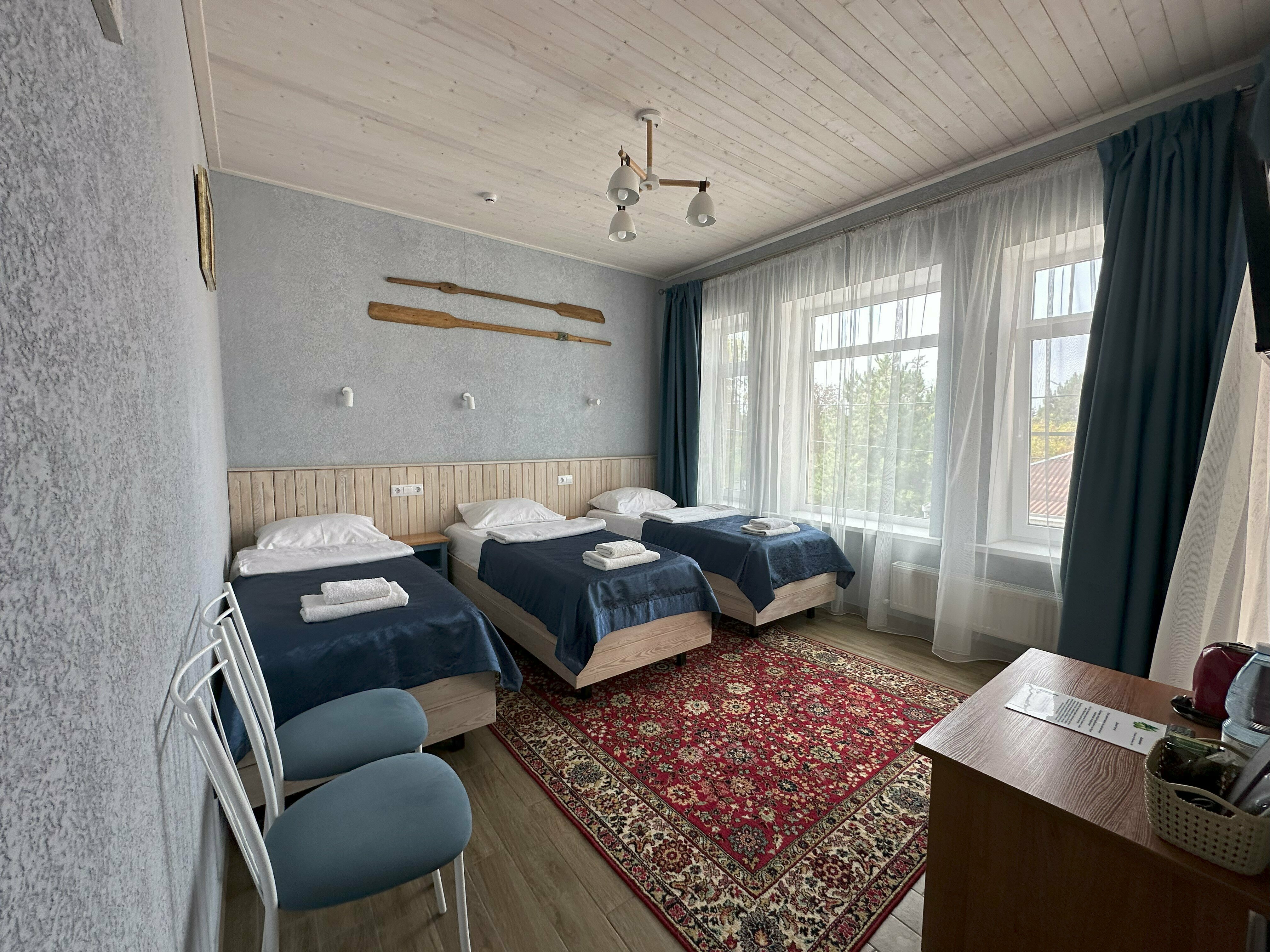 Трехместный номер с балконом