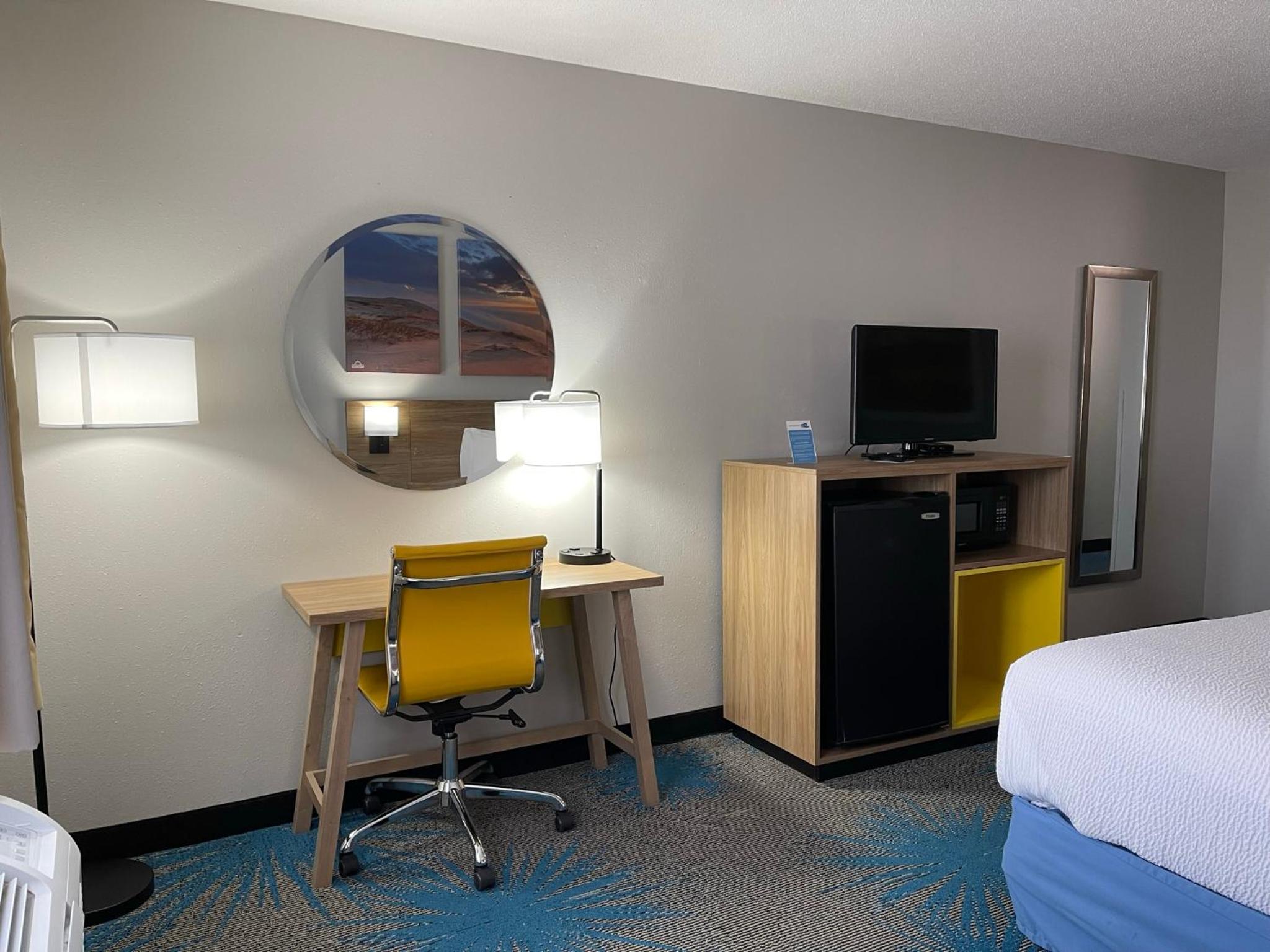 Queen Room - Disability Access/Non-Smoking