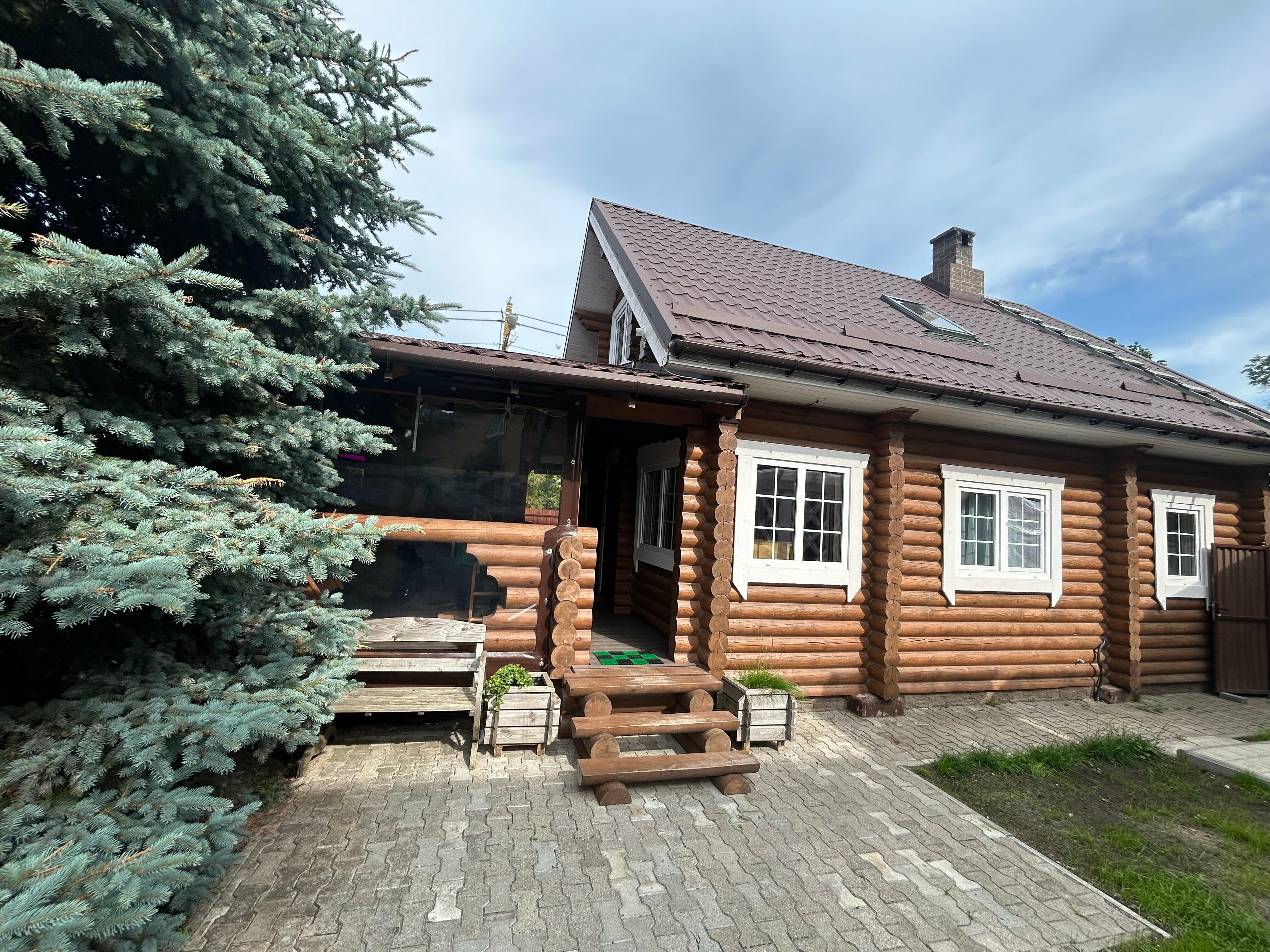 Коттедж с террасой и баней