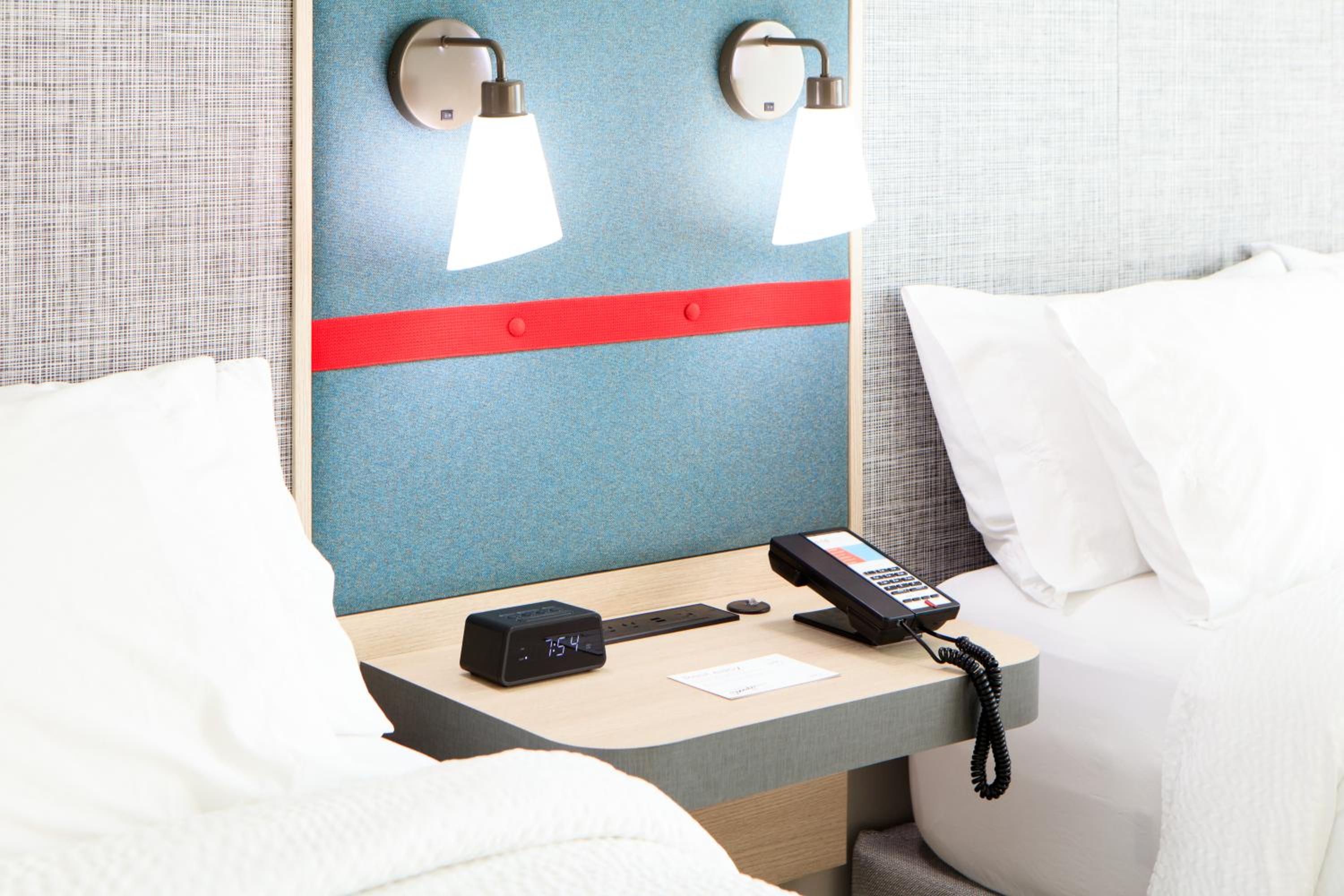 Queen Room with Two Queen Beds - Mobility Access Tub/Non-Smoking