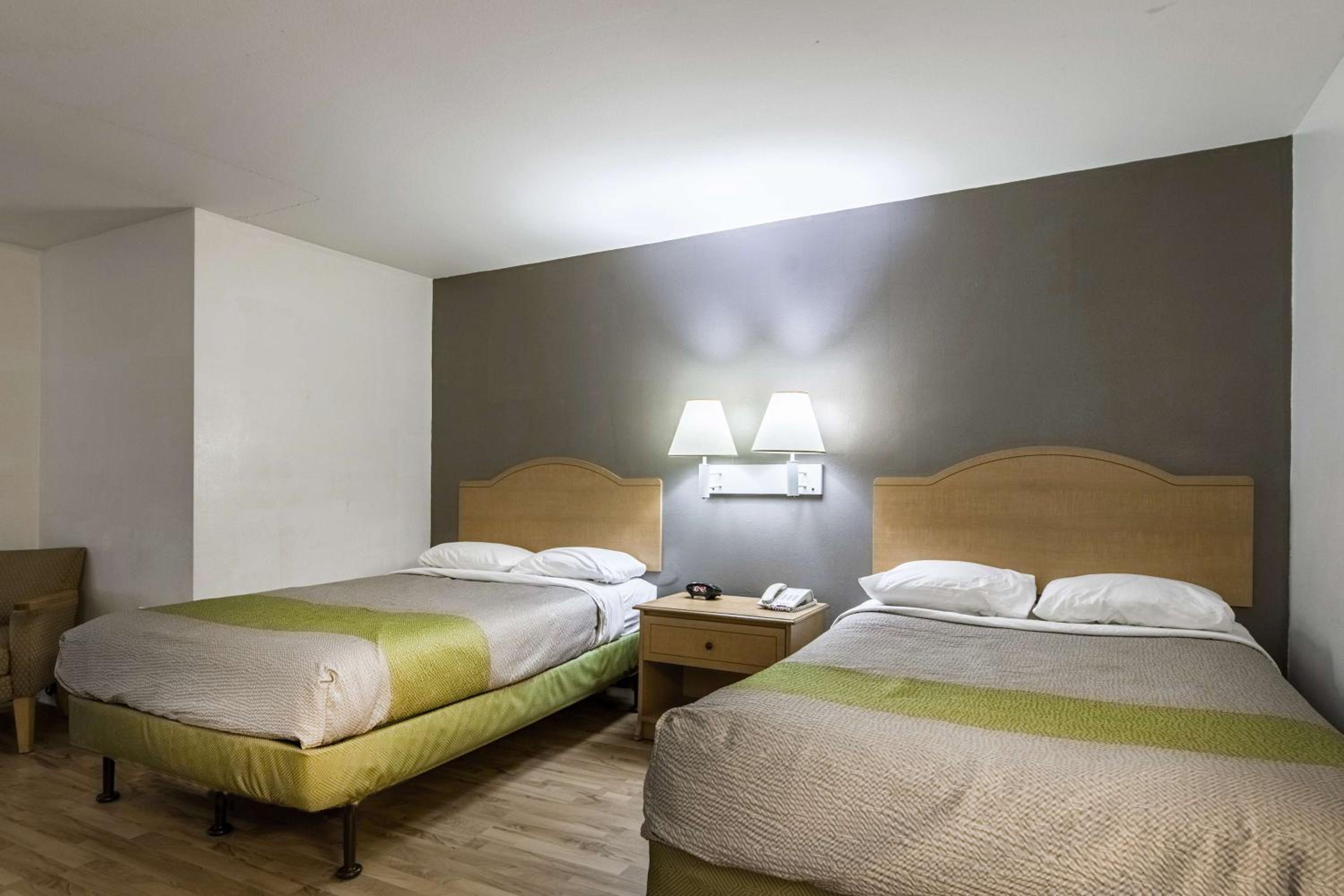 Deluxe Quadruple Room - Non-Smoking