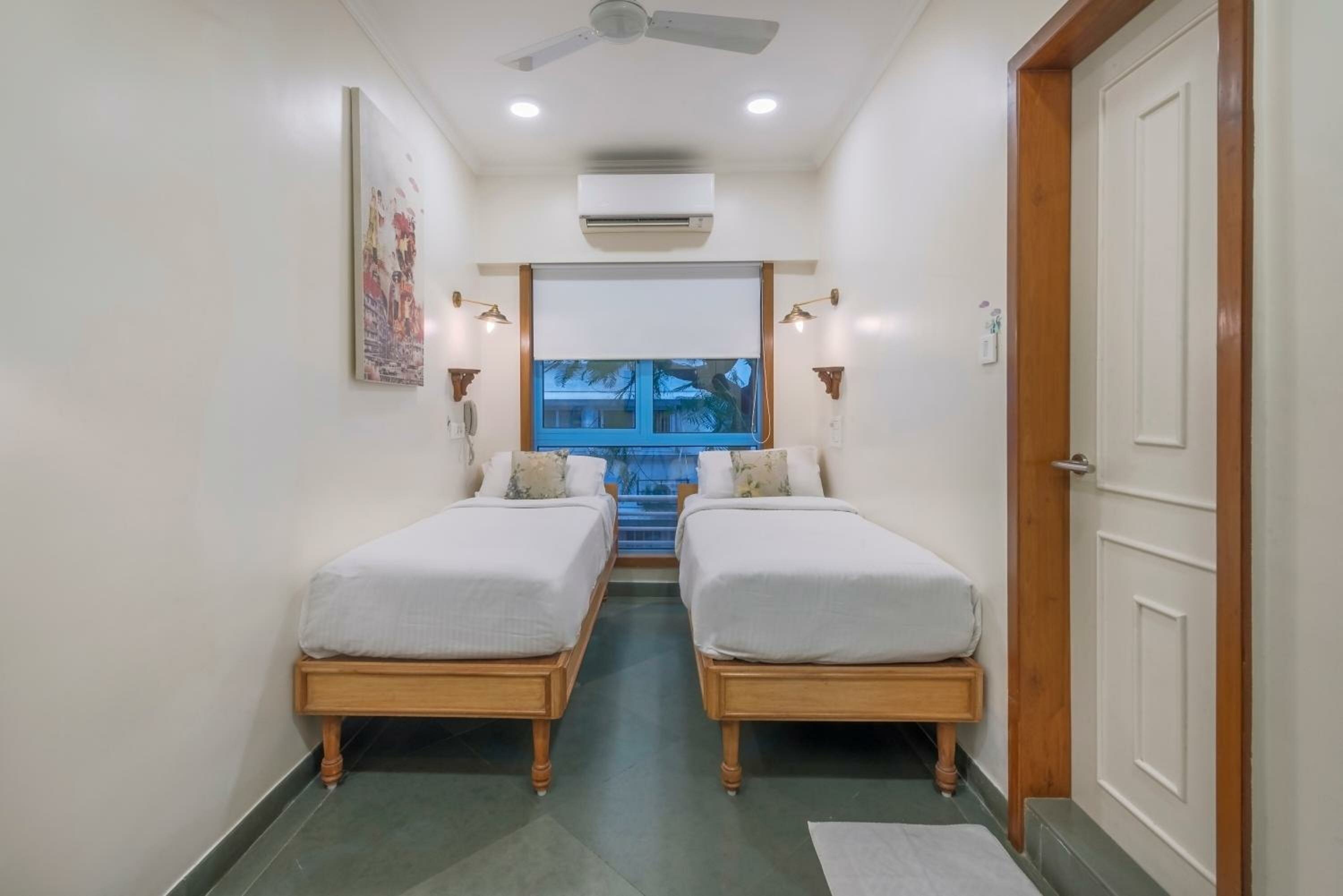 Luxury Room Twin Bed