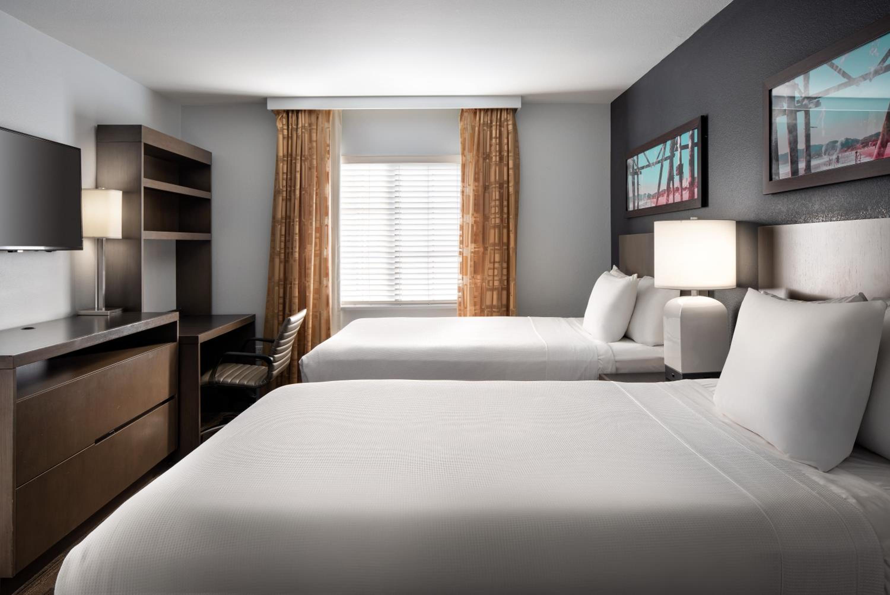 One-Bedroom Suite with Two Double Beds